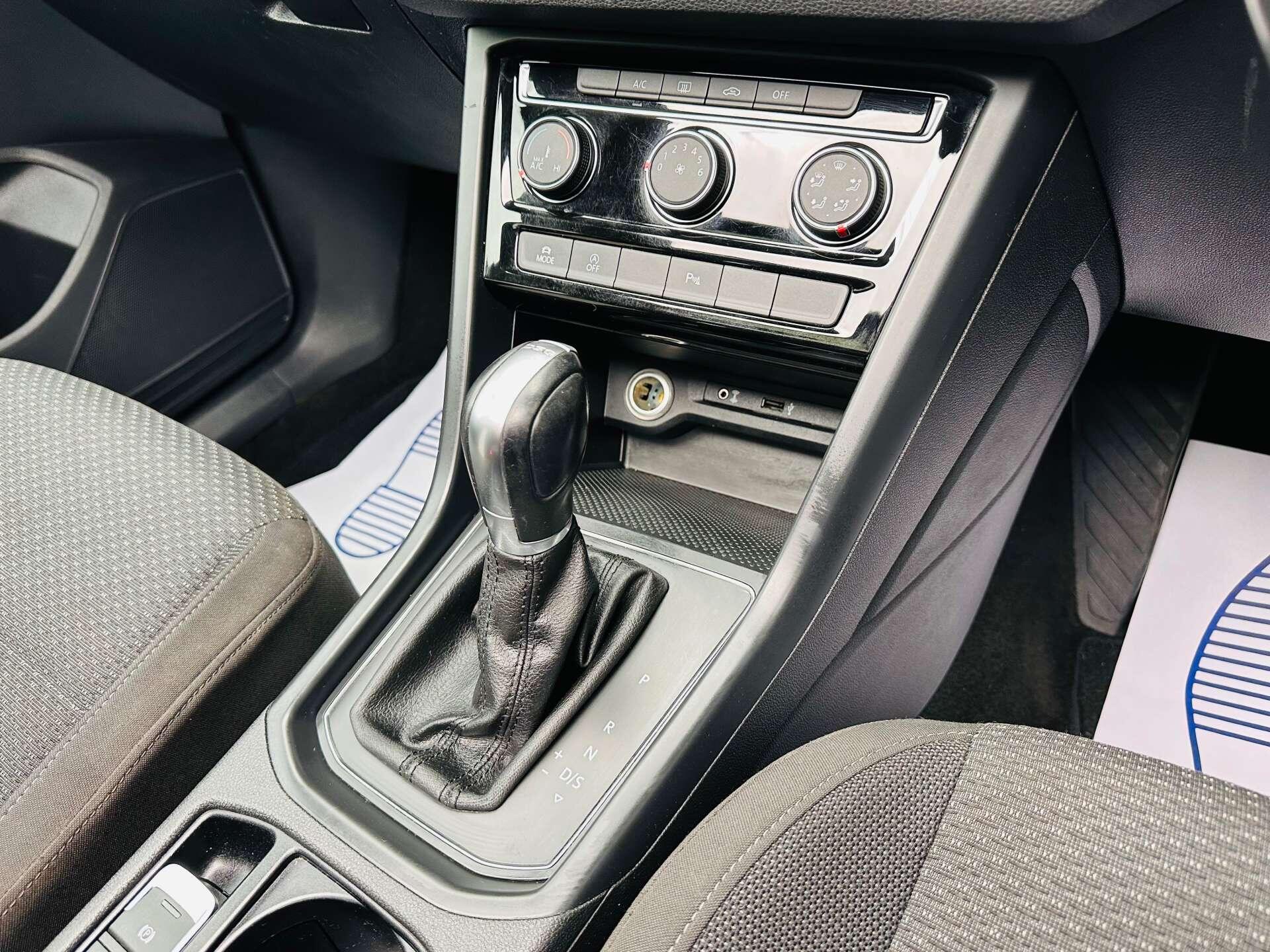 Volkswagen Touran view 17
