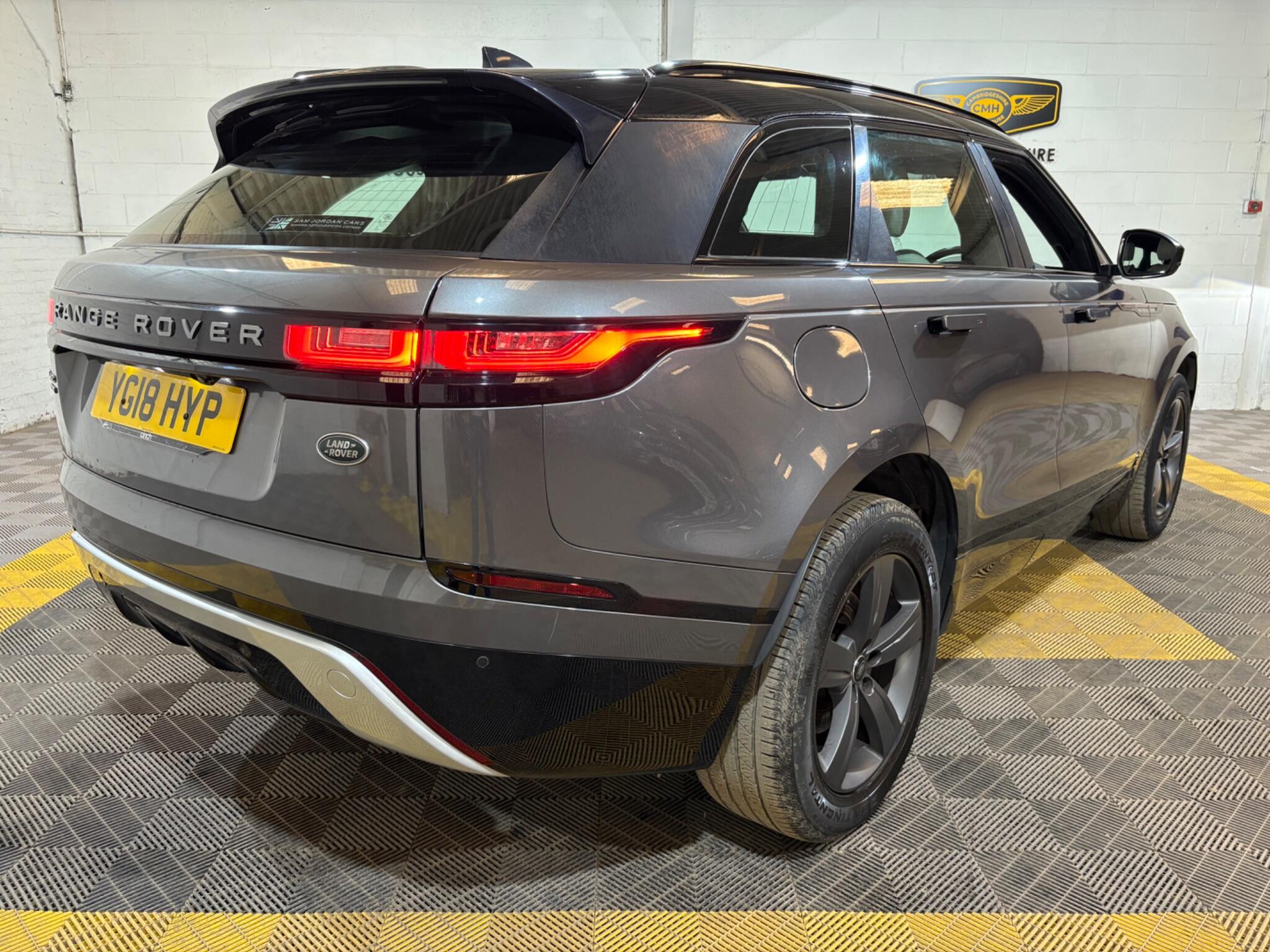 Land Rover Range Rover Velar view 4