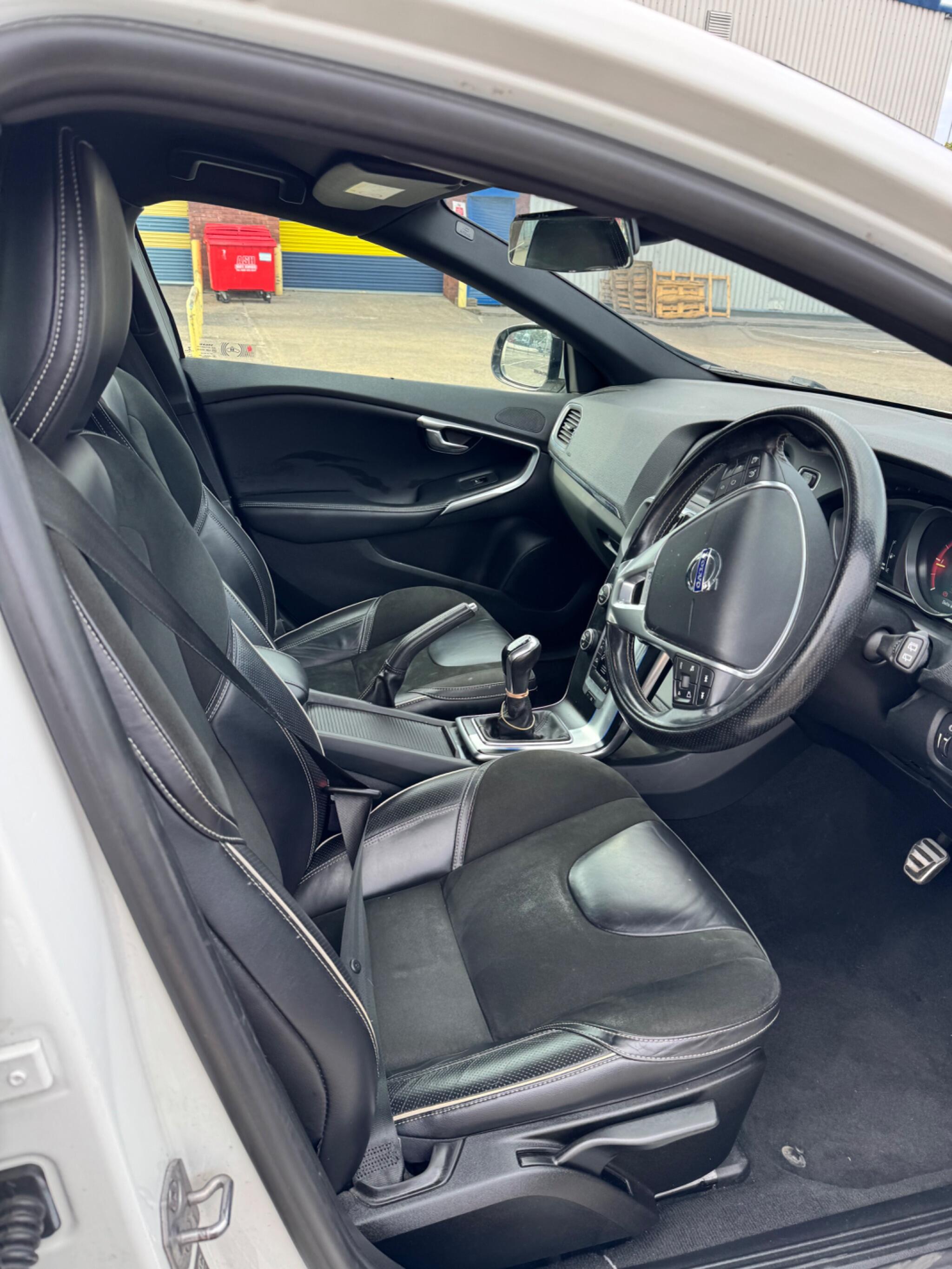 Volvo V40 view 23