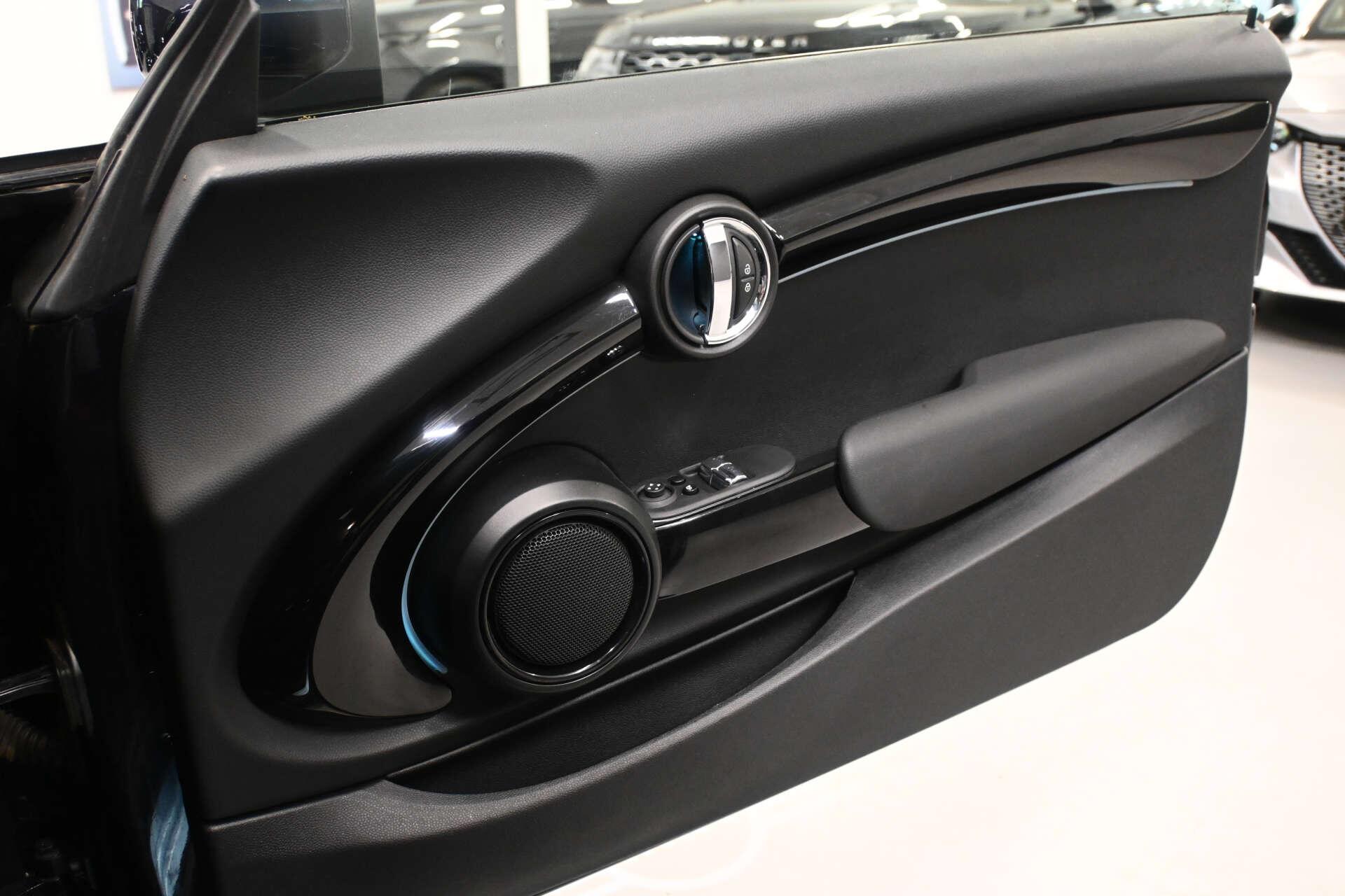 Mini Hatch view 52