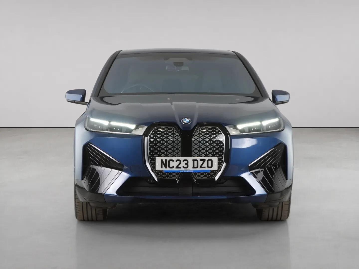 BMW Ix view 6