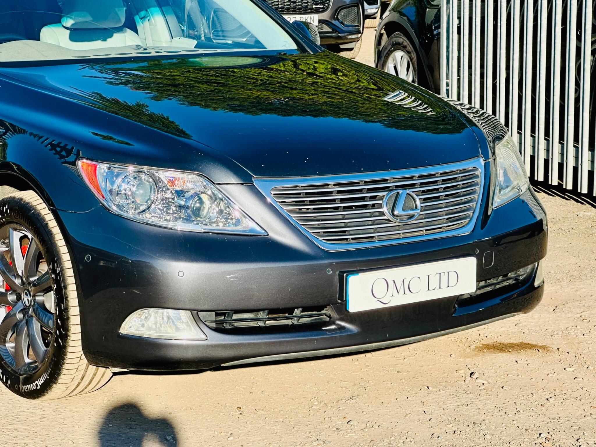 Lexus LS view 11