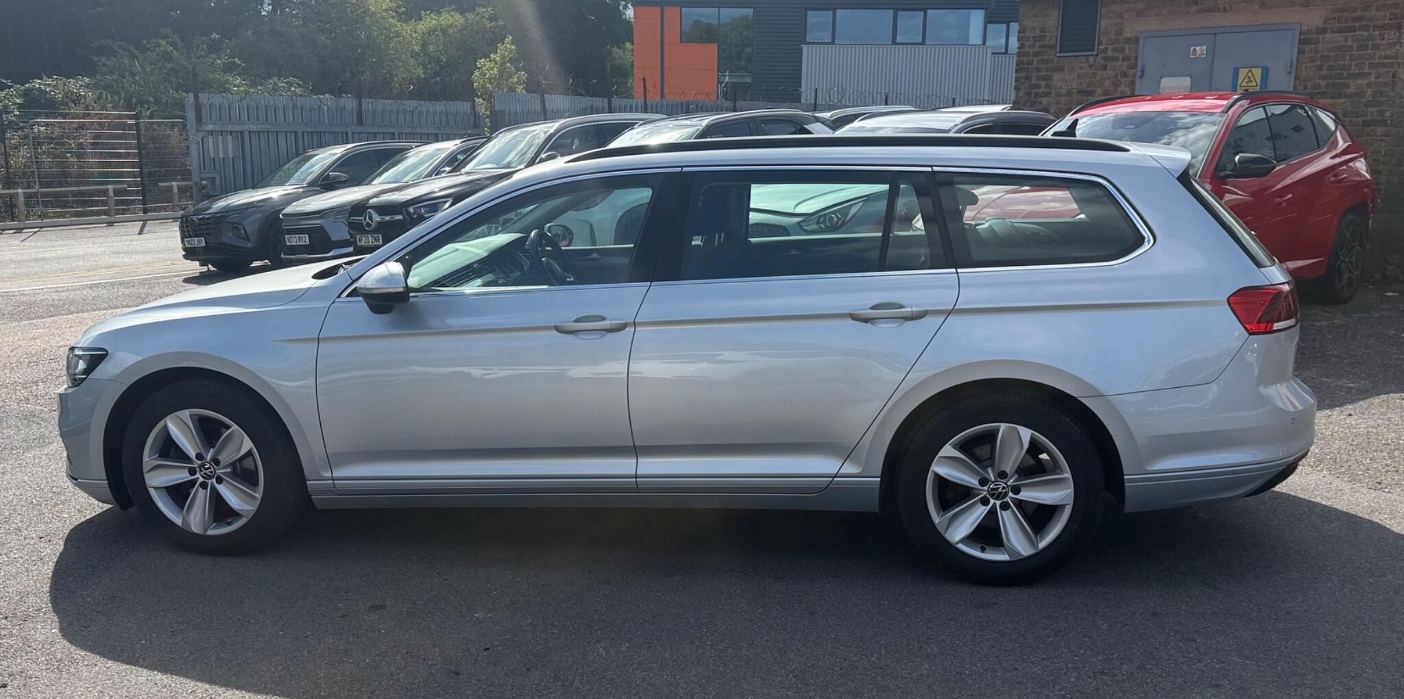 Volkswagen Passat view 4
