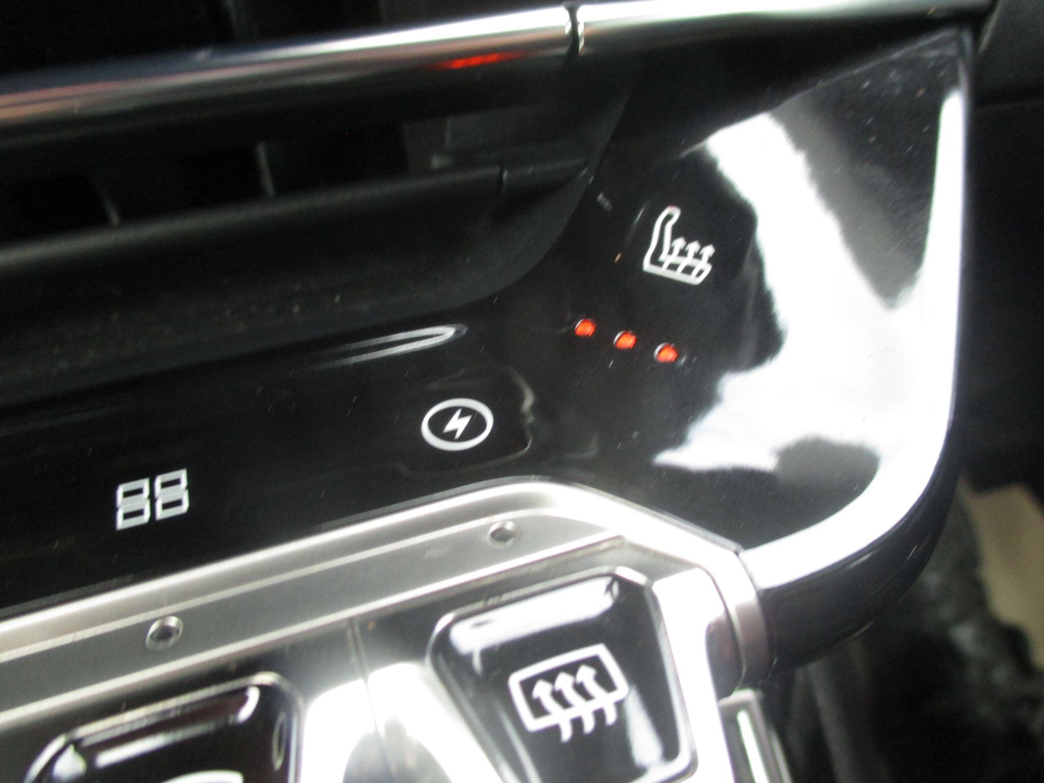 Peugeot E-2008 view 39