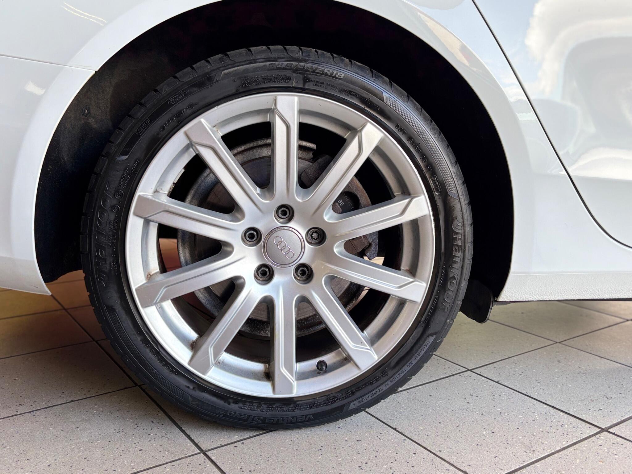 Audi A4 view 16