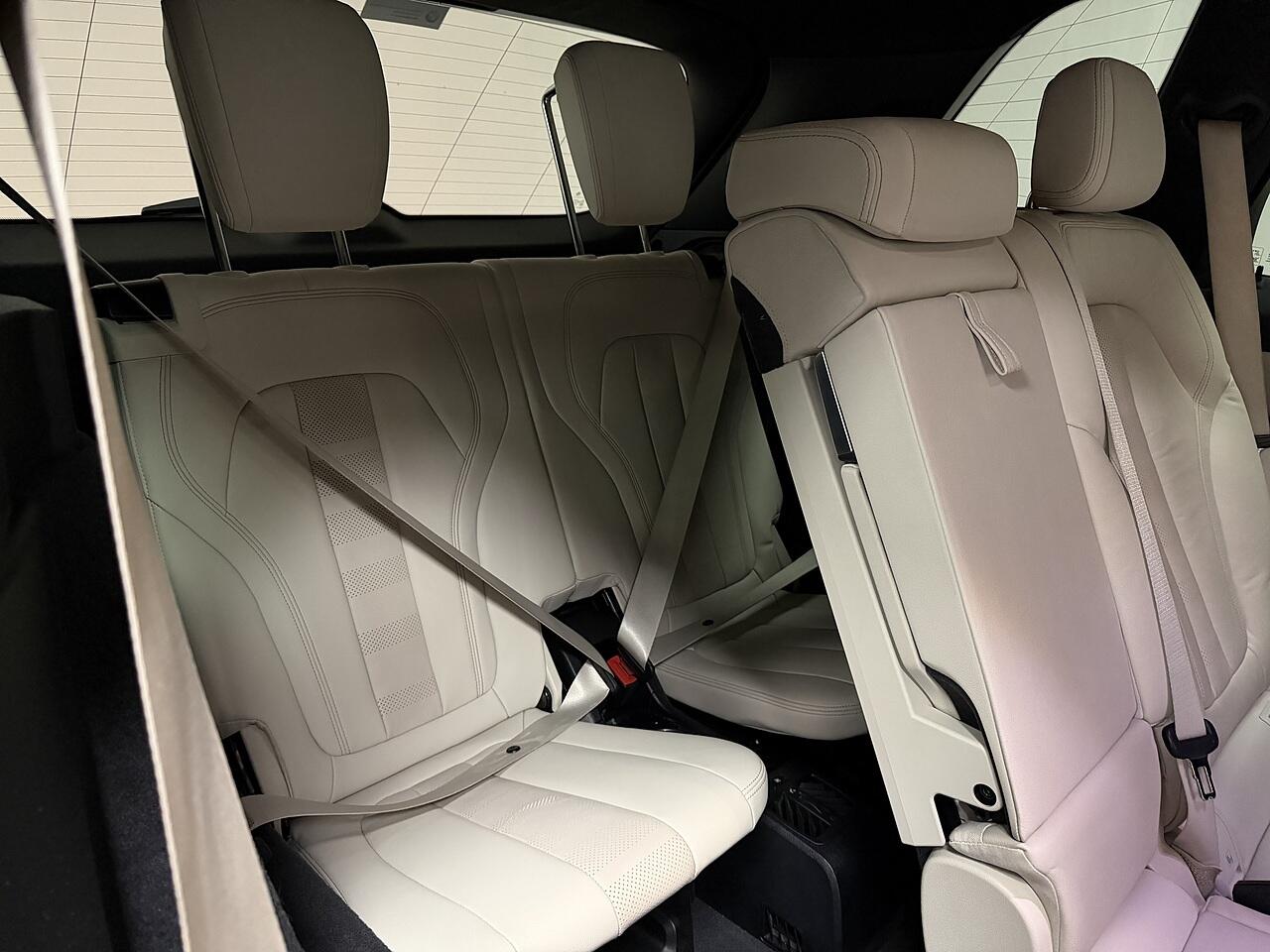 BMW X5 view 5