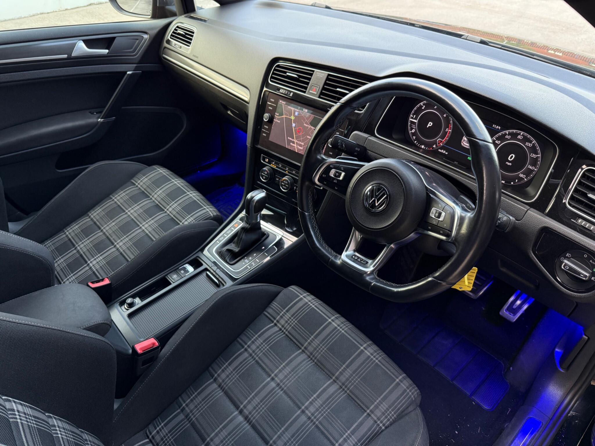 Volkswagen Golf view 17