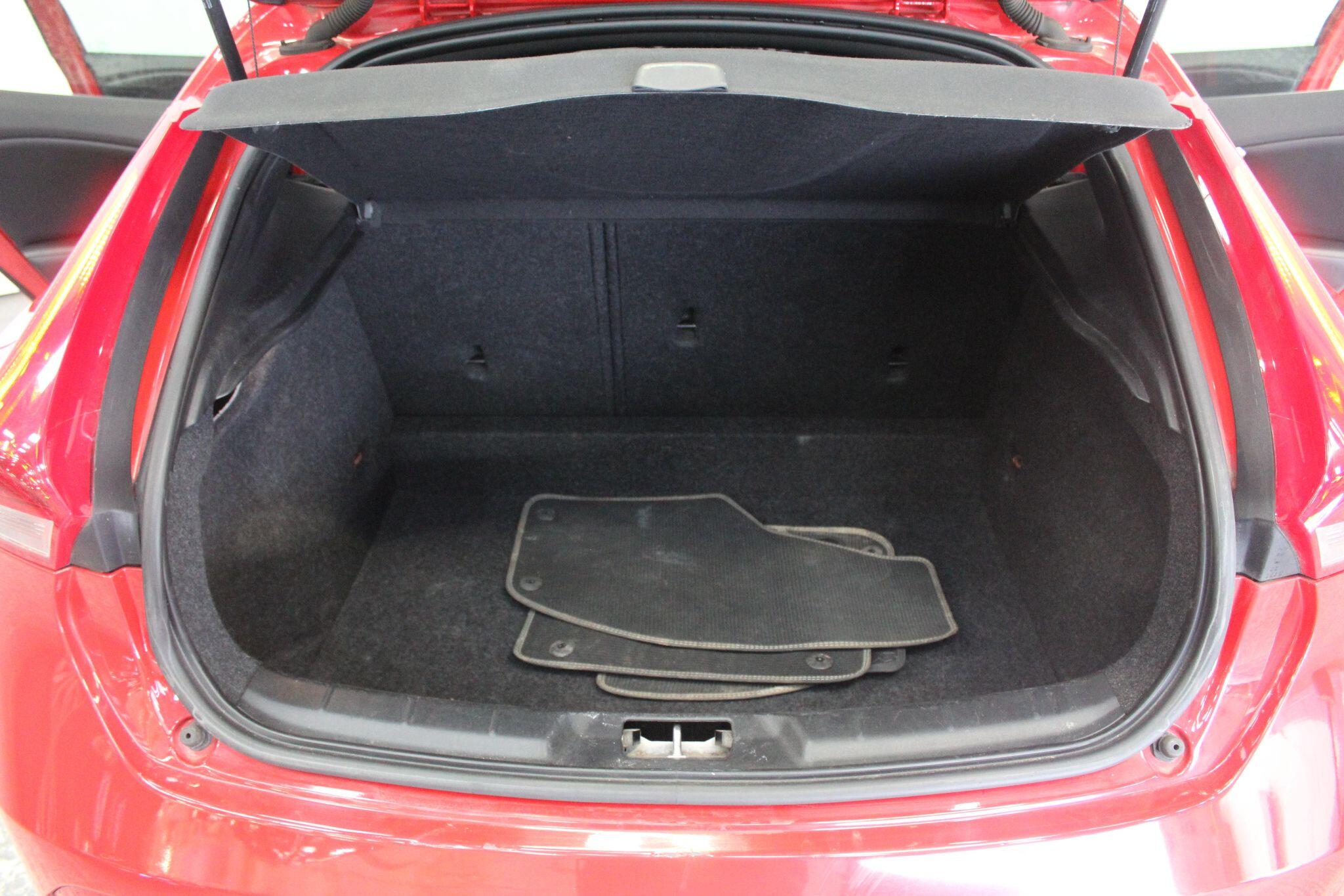 Volvo V40 view 22