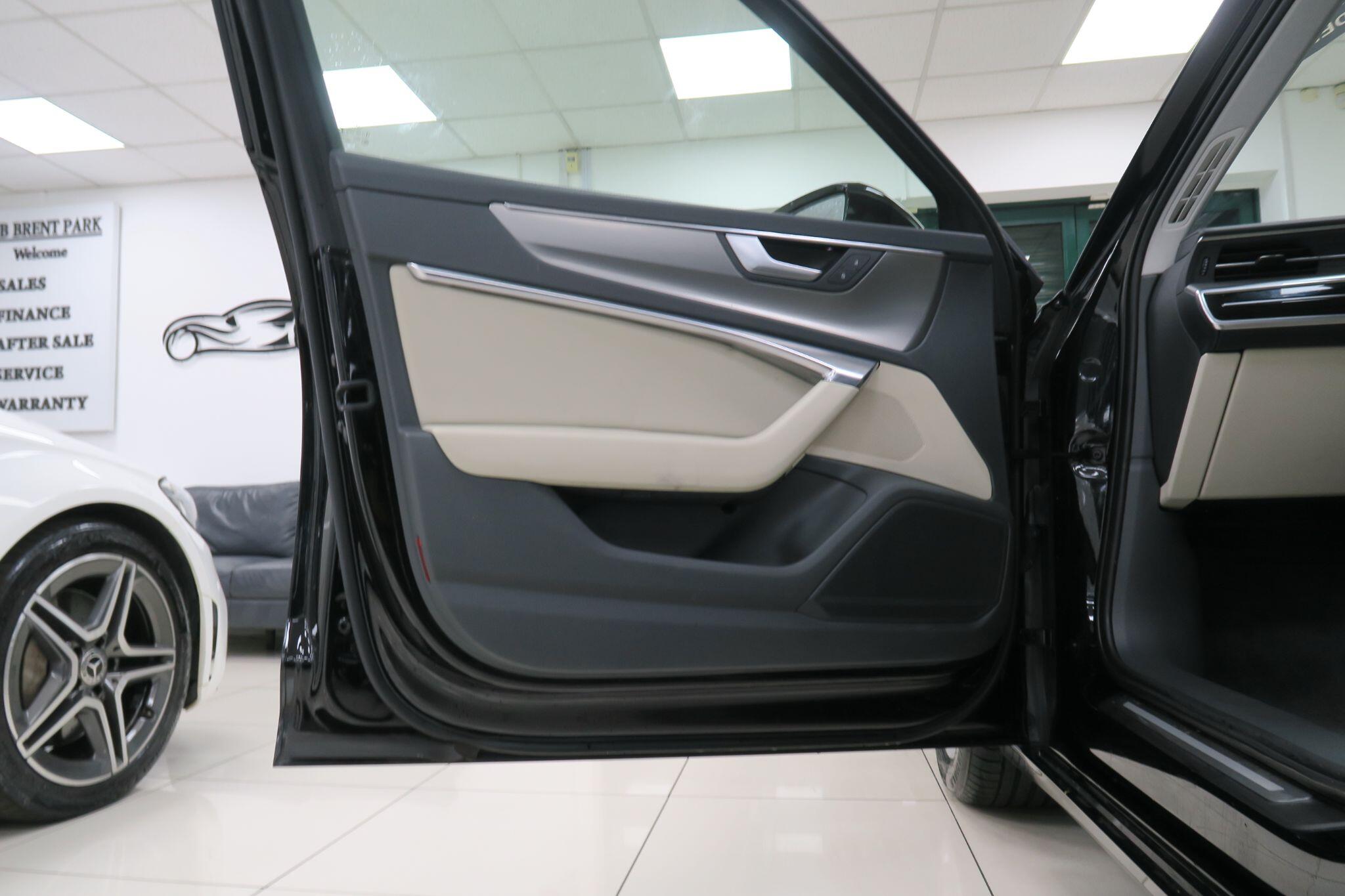 Audi A6 view 14