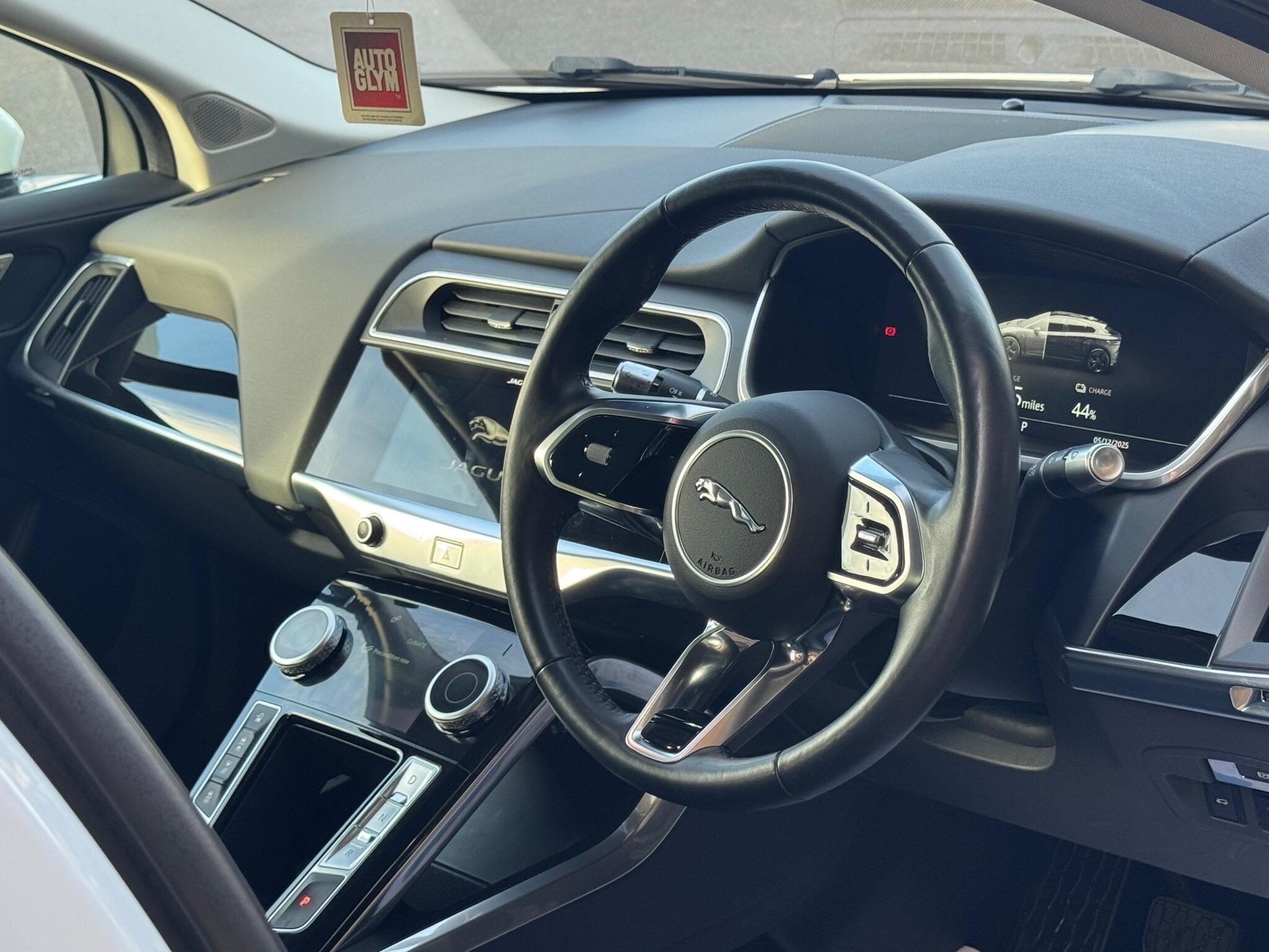 Jaguar I-Pace view 32