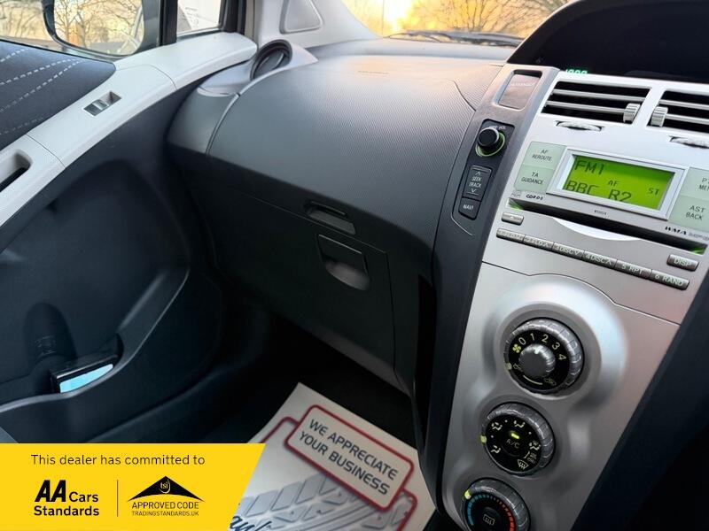2007 Toyota Yaris image 16