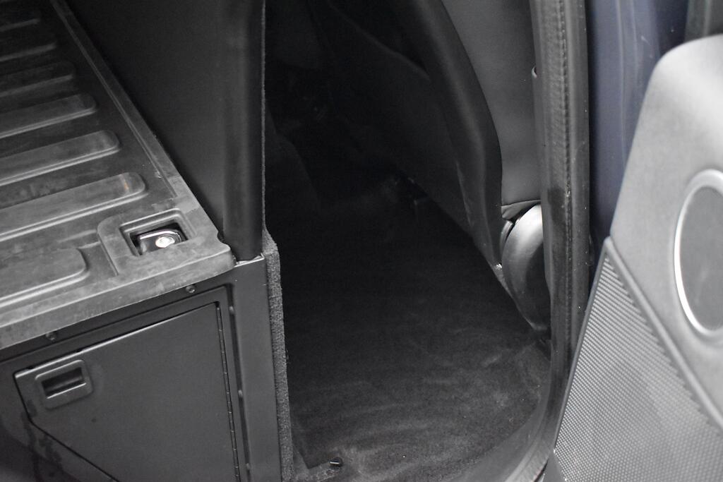 Land Rover Discovery 3 view 29