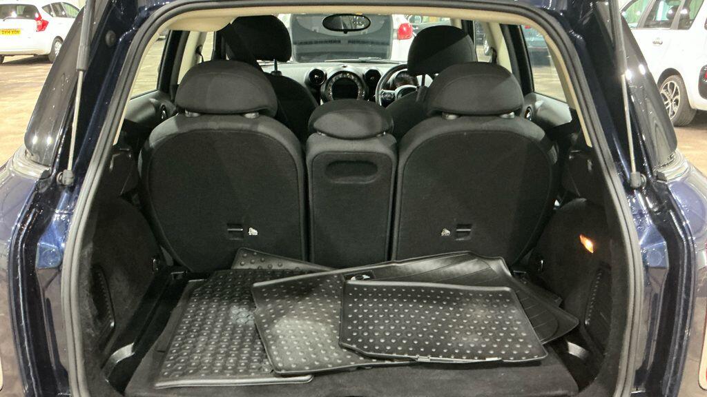 2016 MINI Countryman image 13