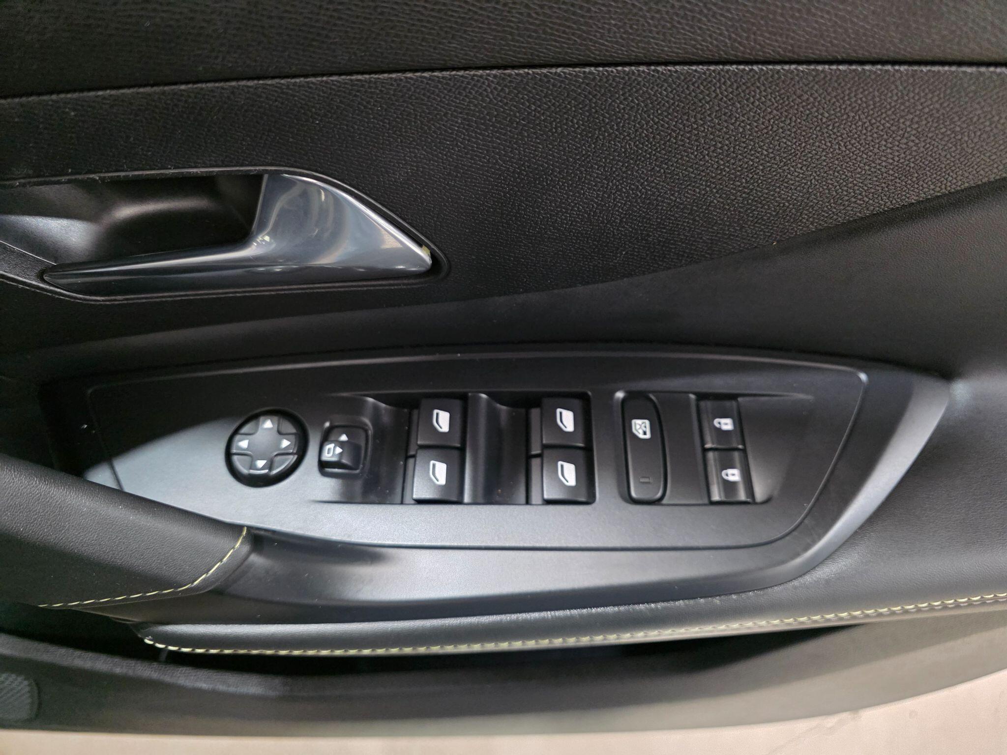 Peugeot 408 view 13