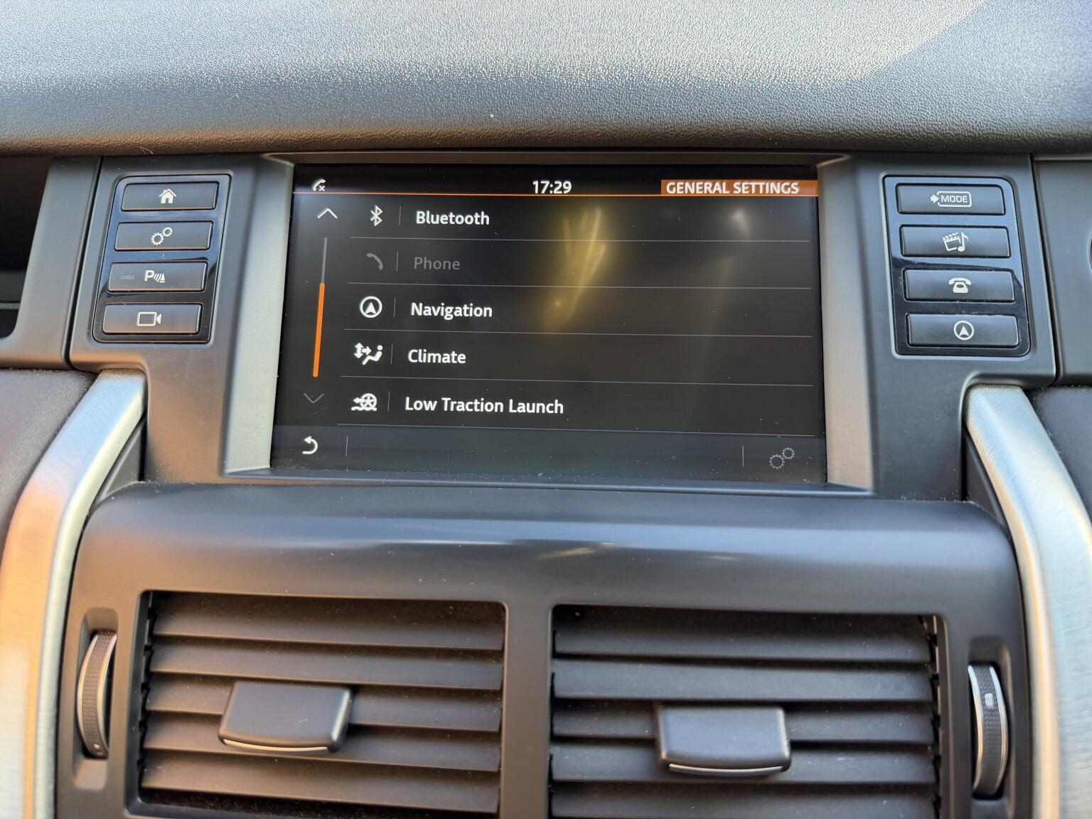 Land Rover Discovery Sport view 44