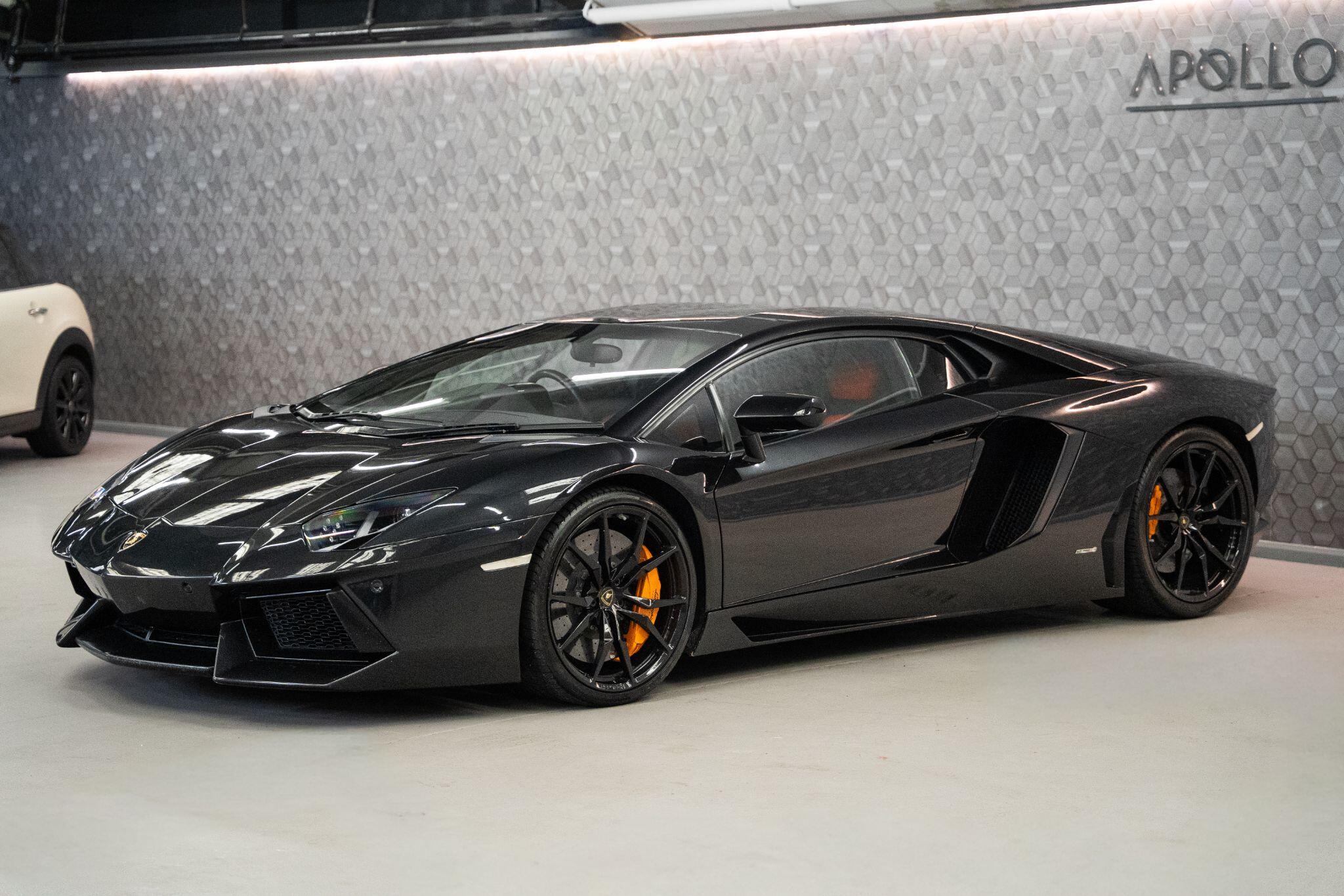 Lamborghini Aventador view 6