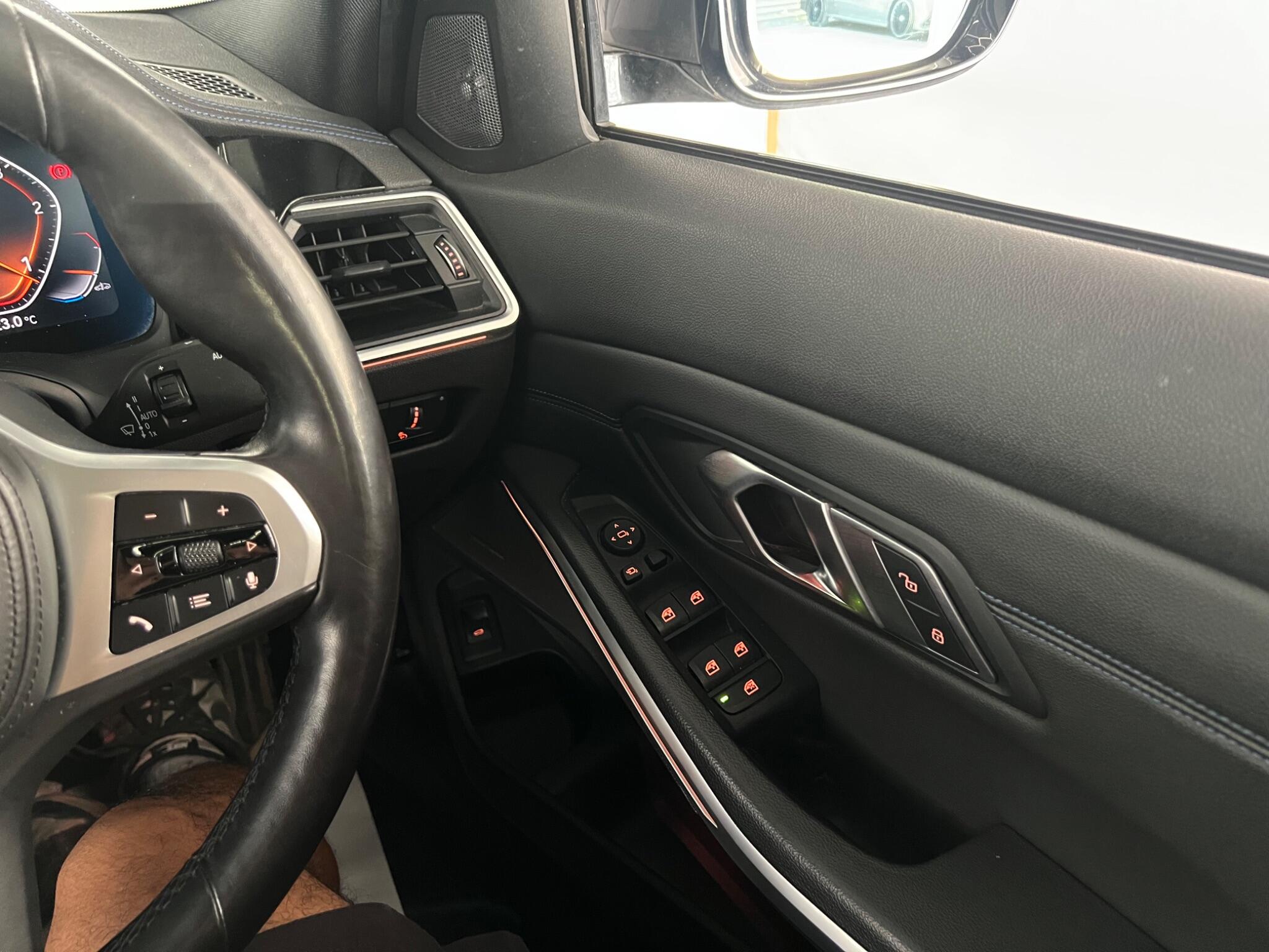 BMW 3 Series view 27