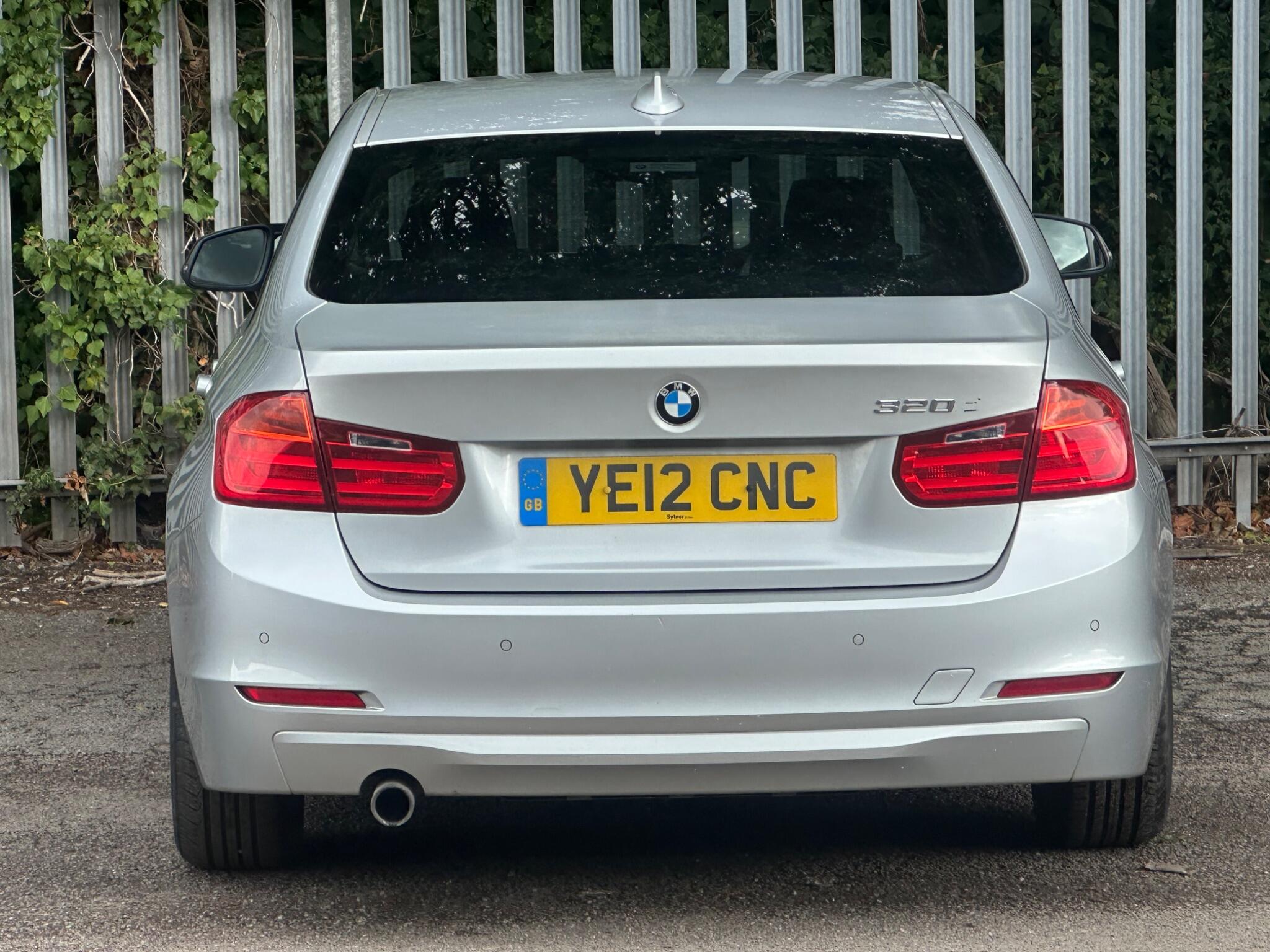 BMW 3 Series view 5