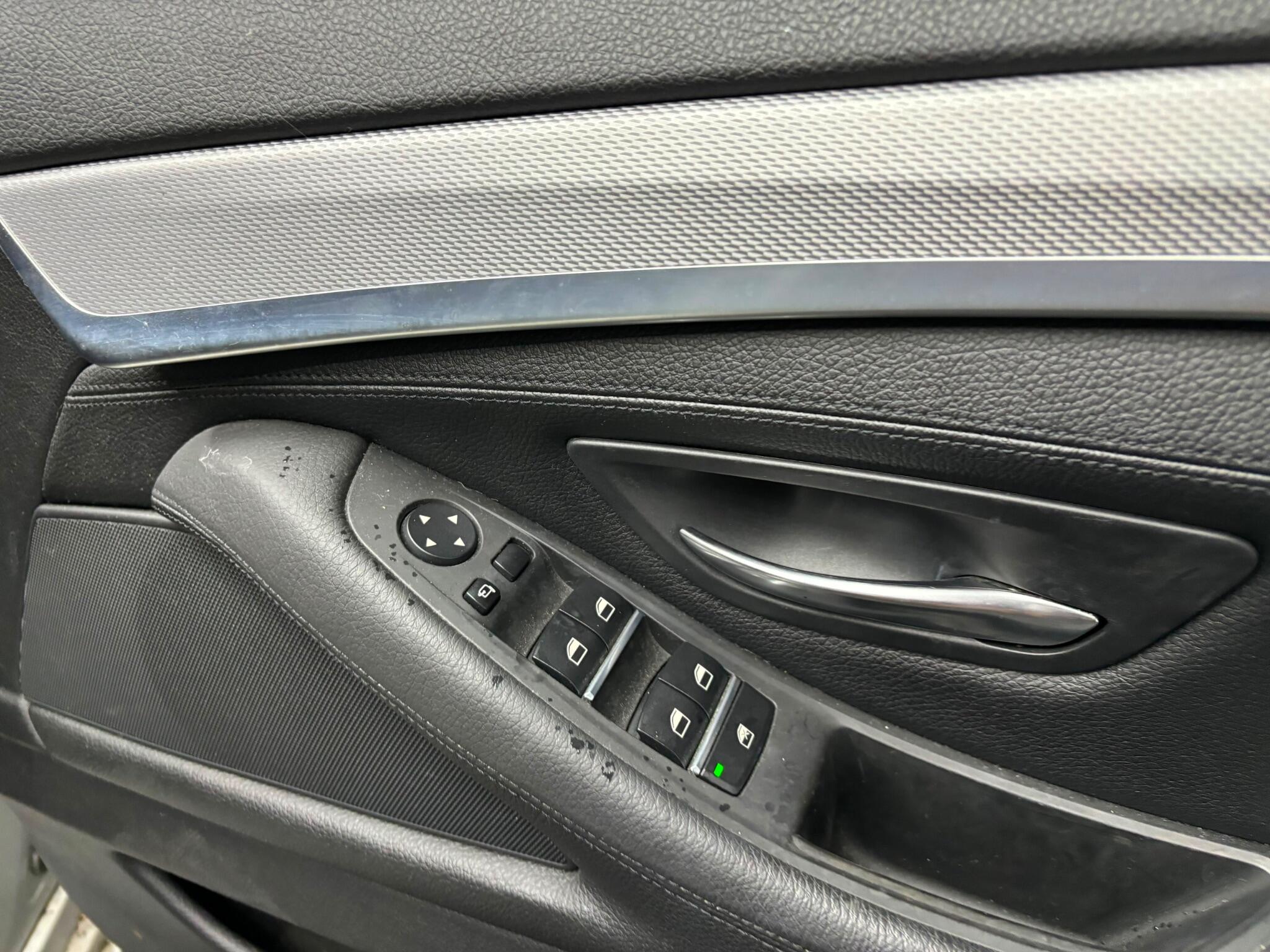 BMW 5 Series view 16