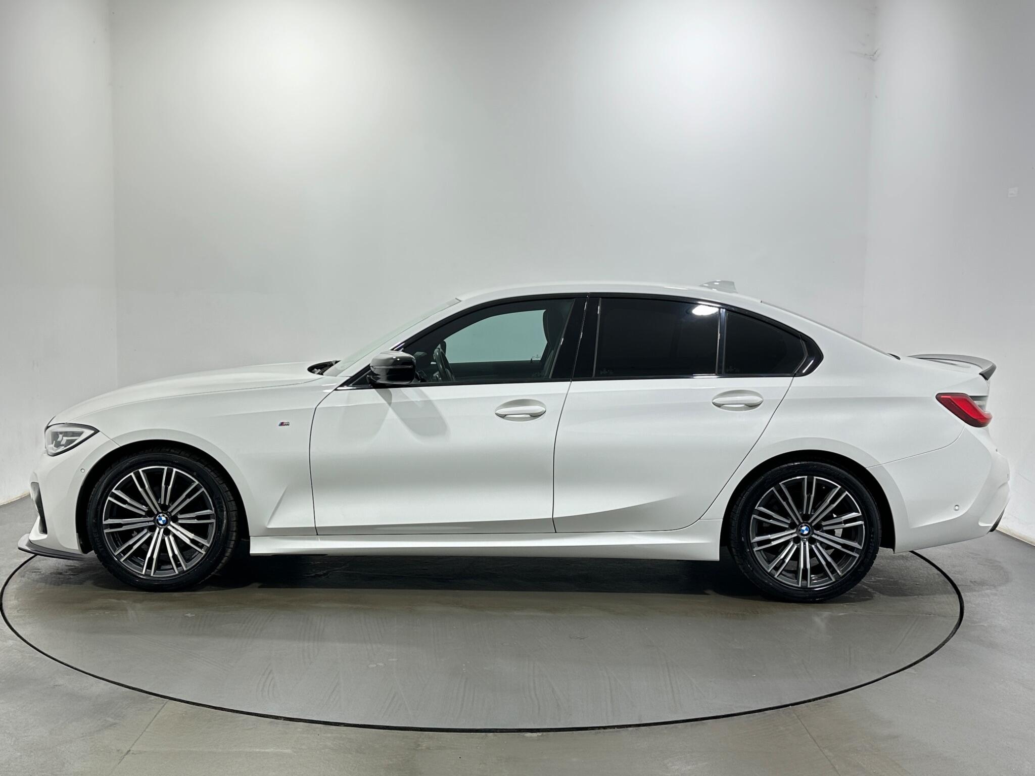 BMW 3 Series view 5