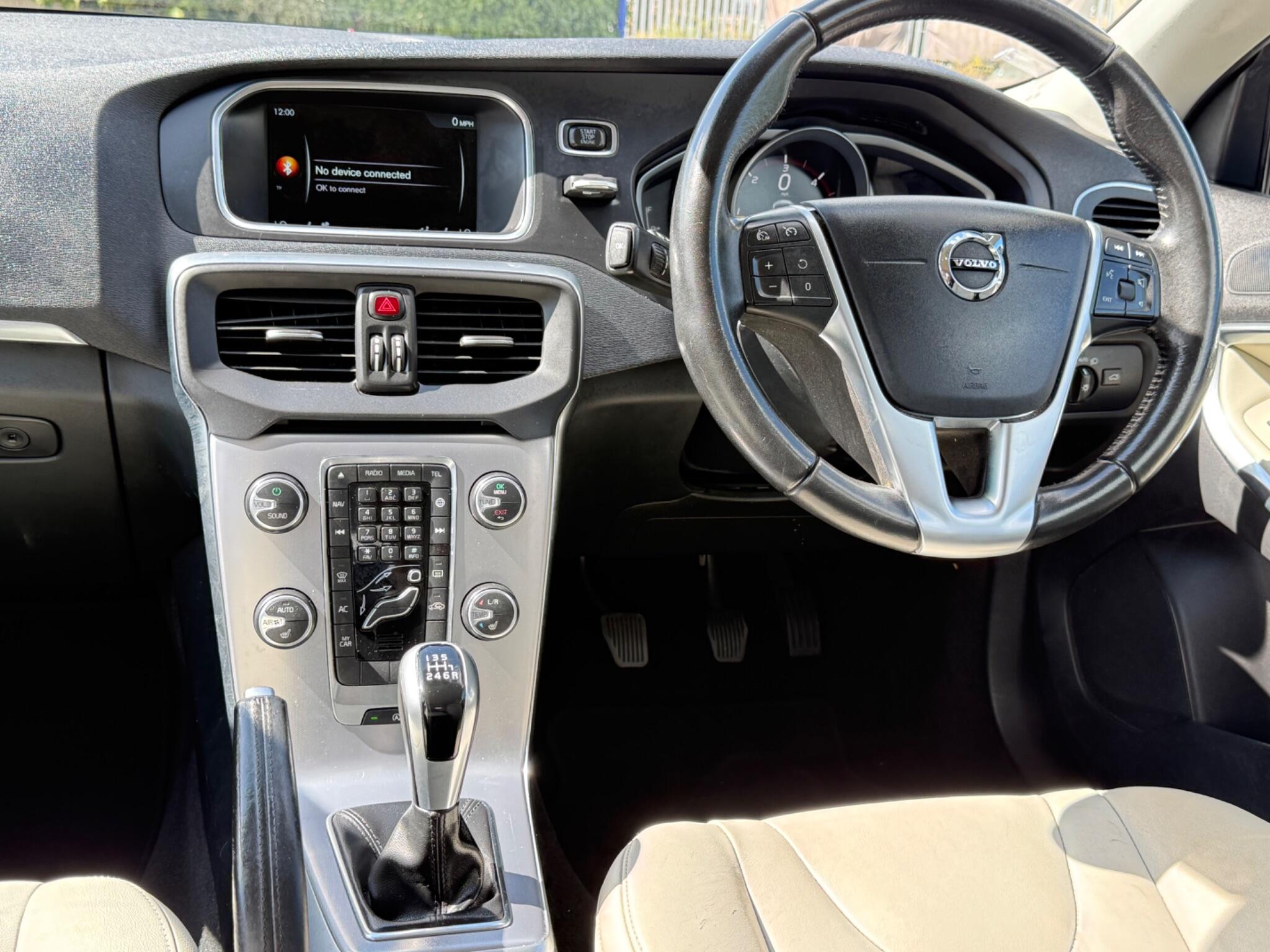 Volvo V40 view 11