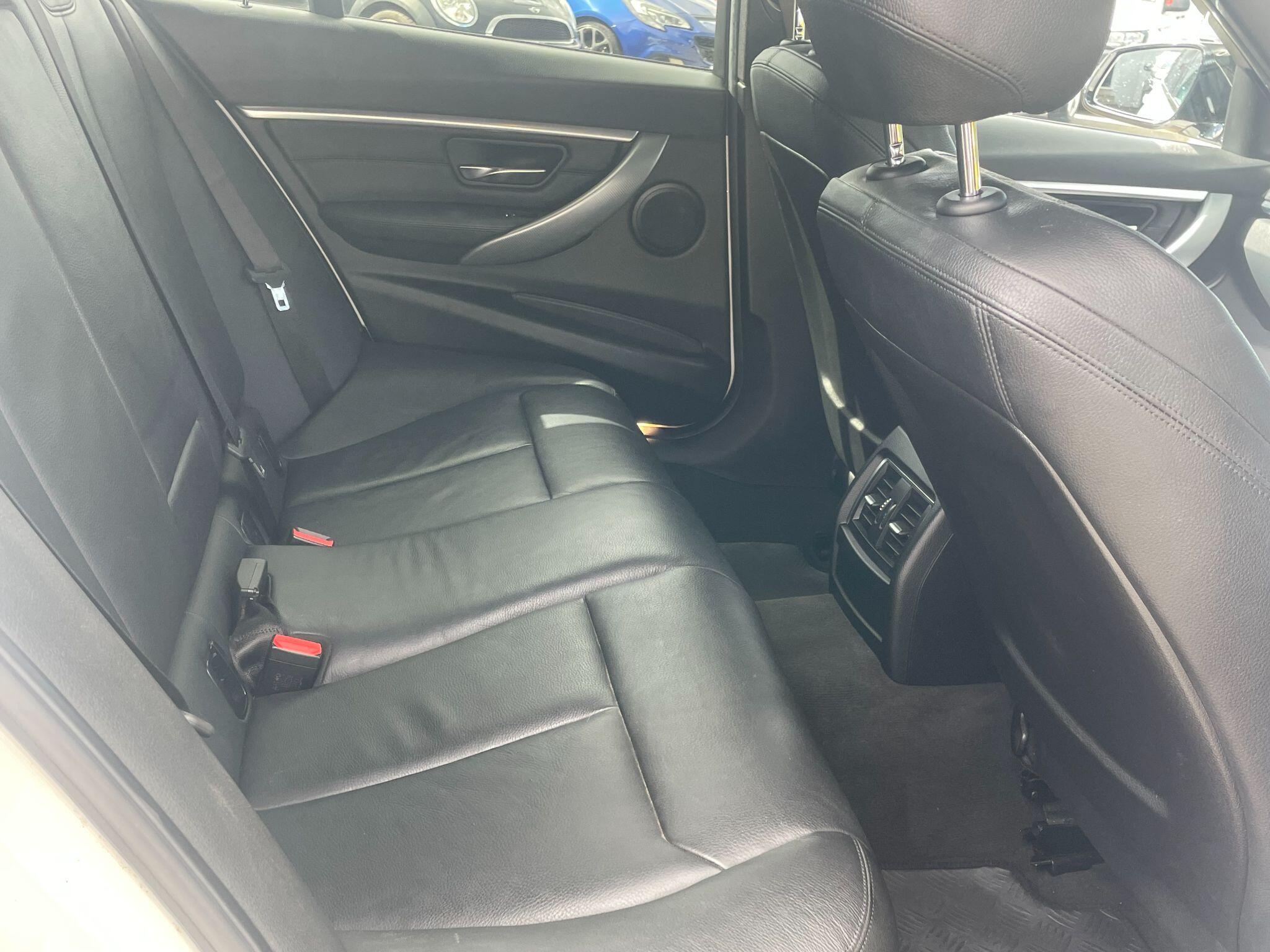 BMW 3 Series view 20