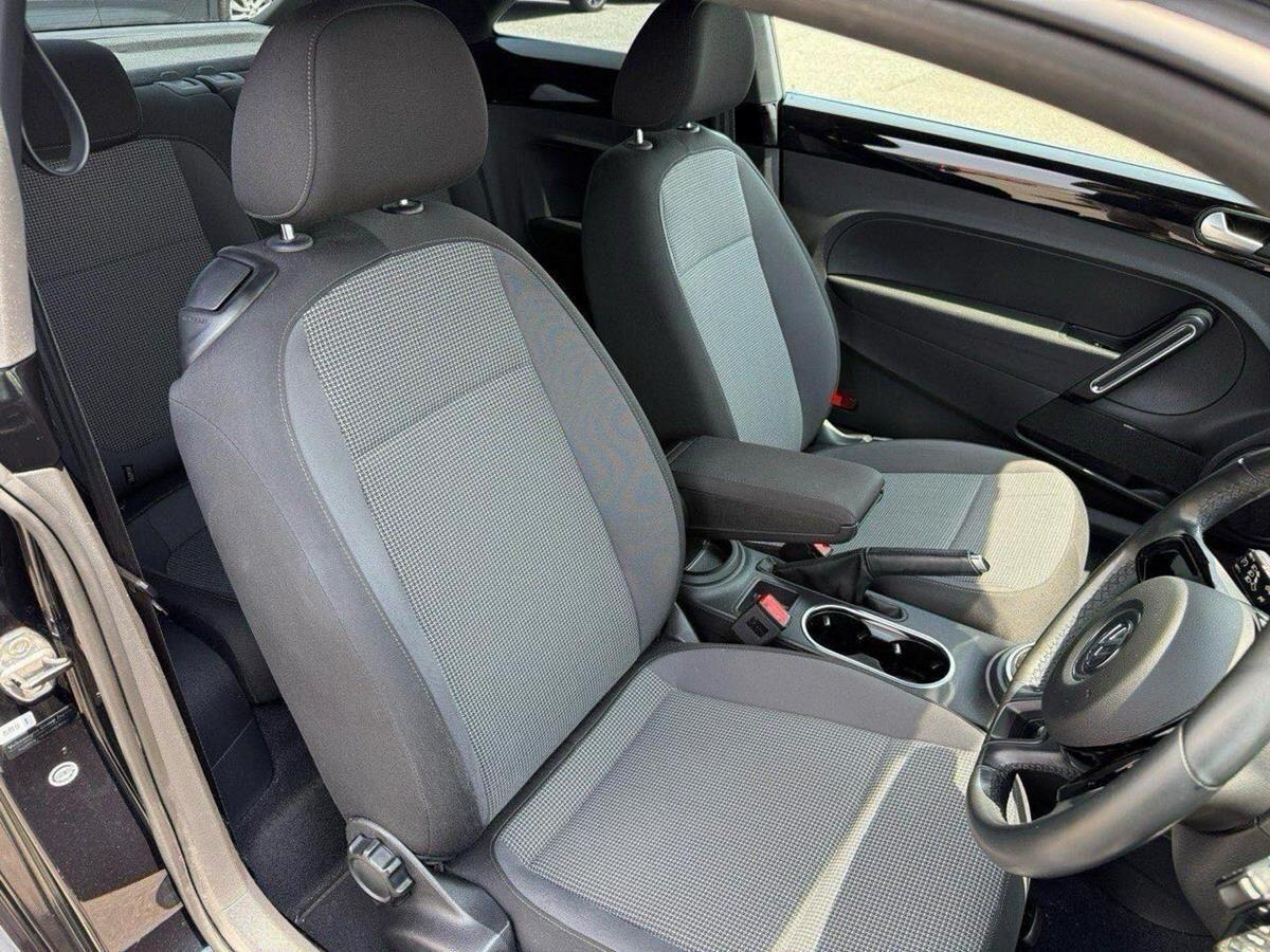 Volkswagen Beetle view 13