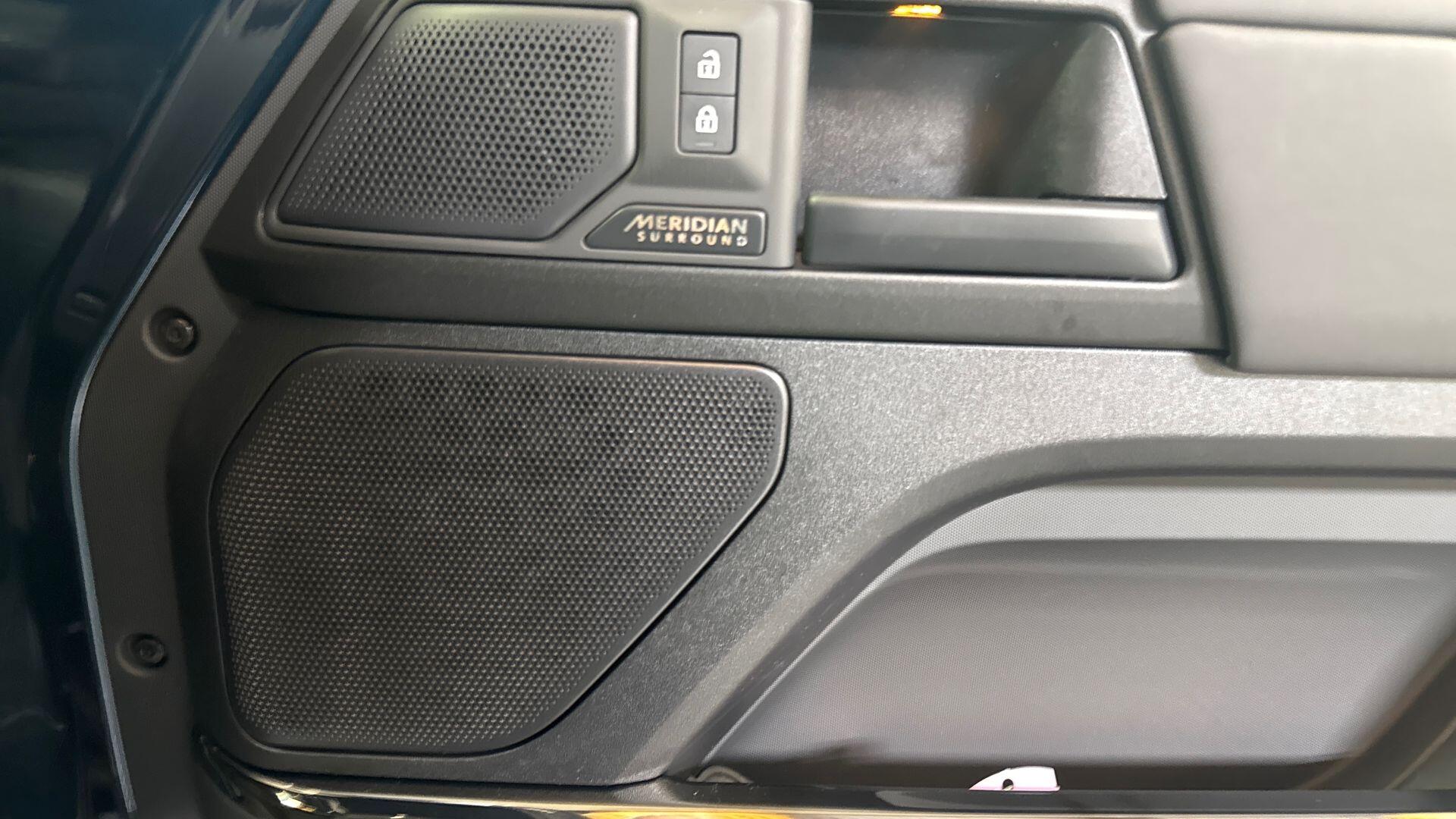 Land Rover Defender view 26