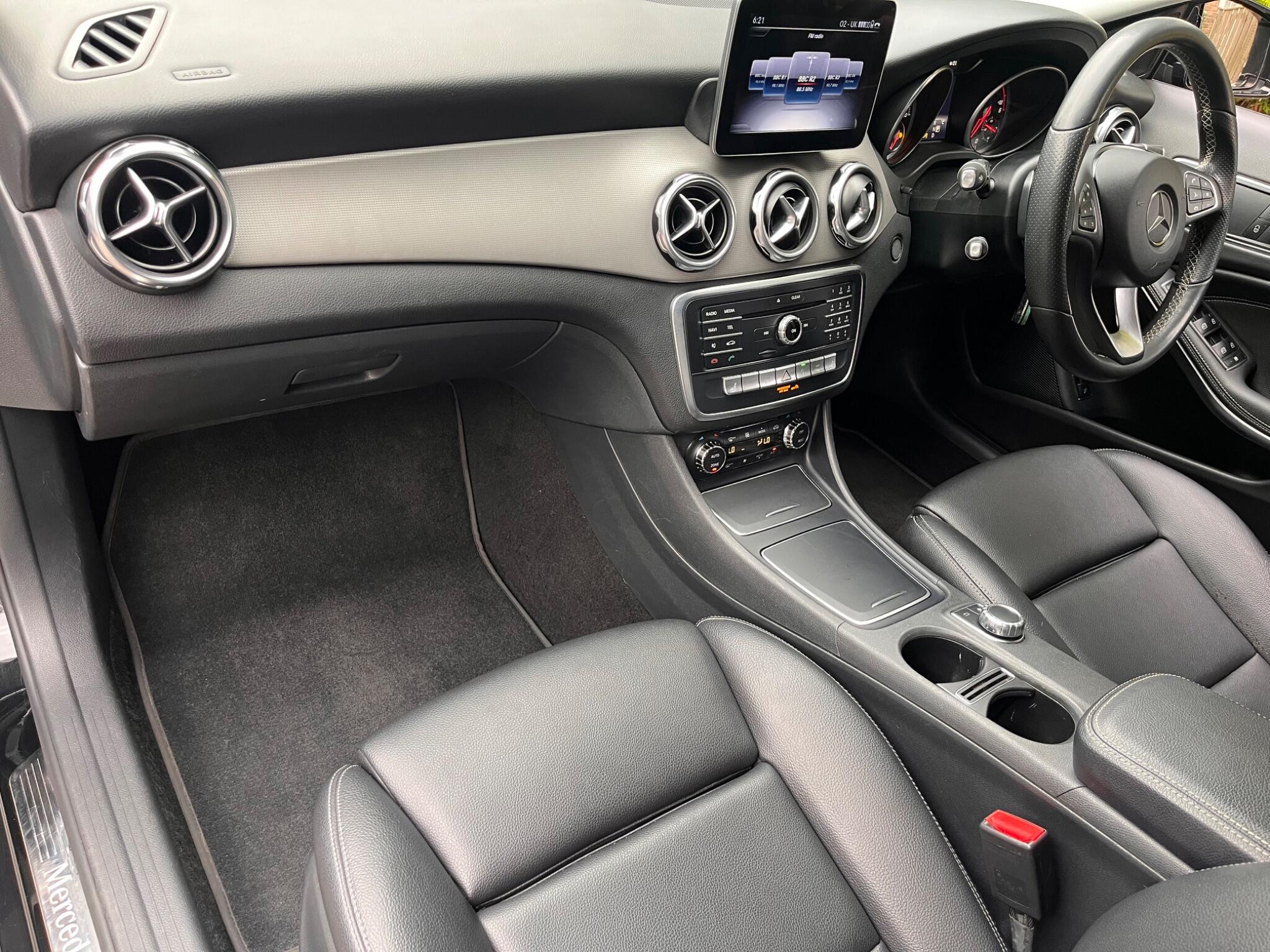 Mercedes-Benz Gla view 30