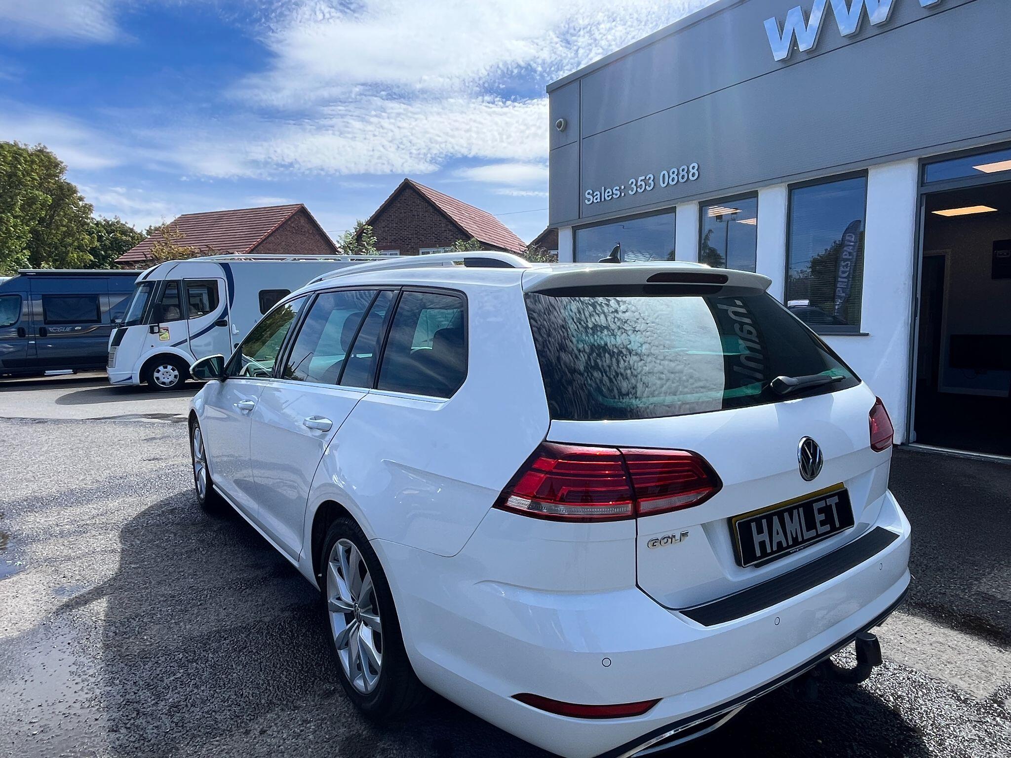 Volkswagen Golf view 3