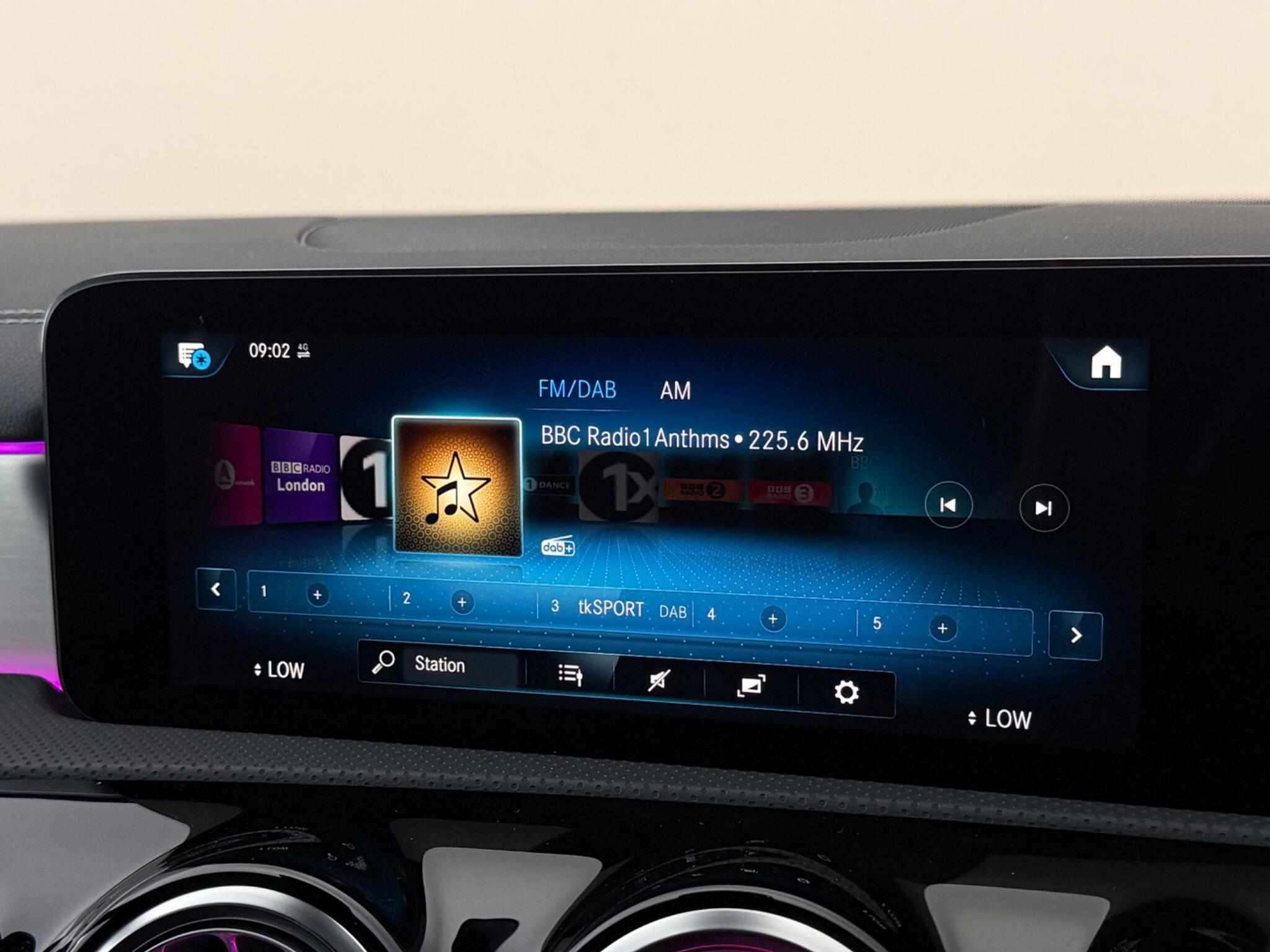 Mercedes-Benz Cla view 26