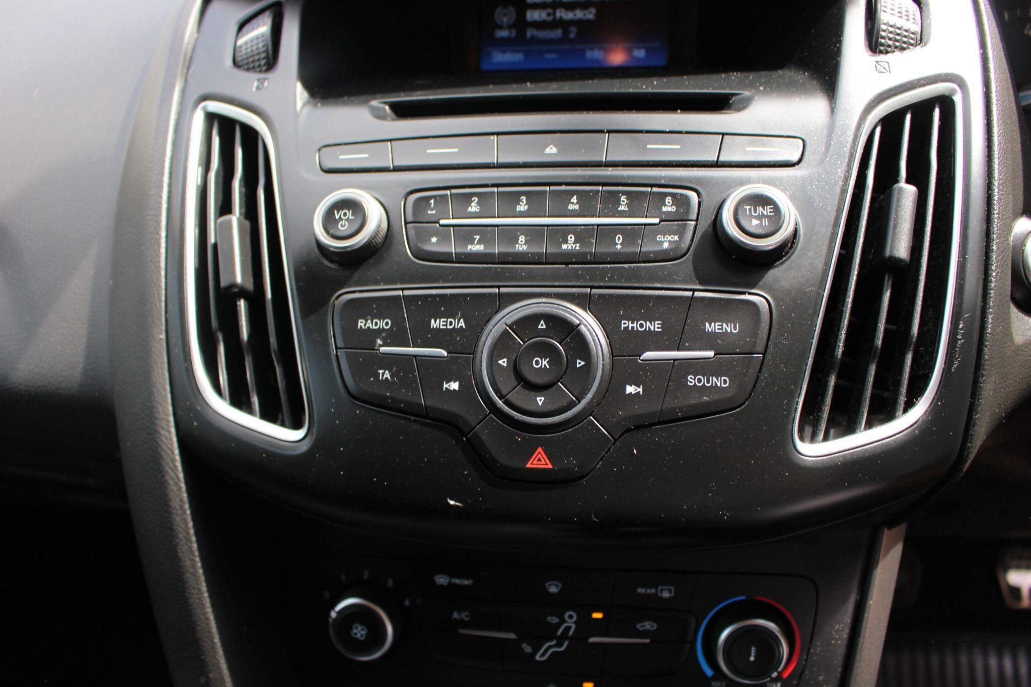 Ford Focus view 27