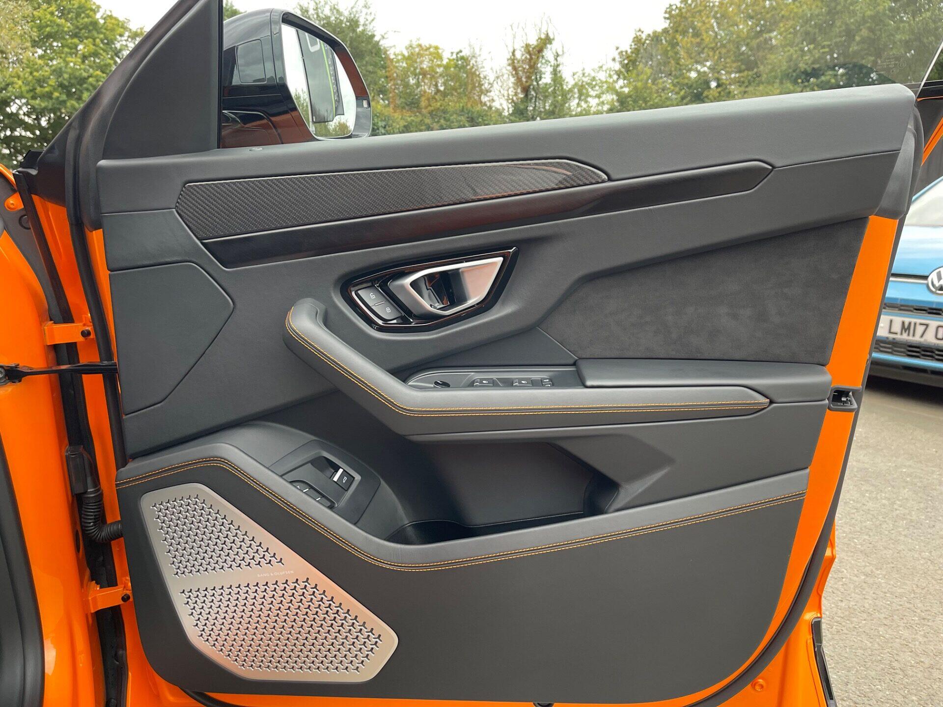 Lamborghini Urus view 43