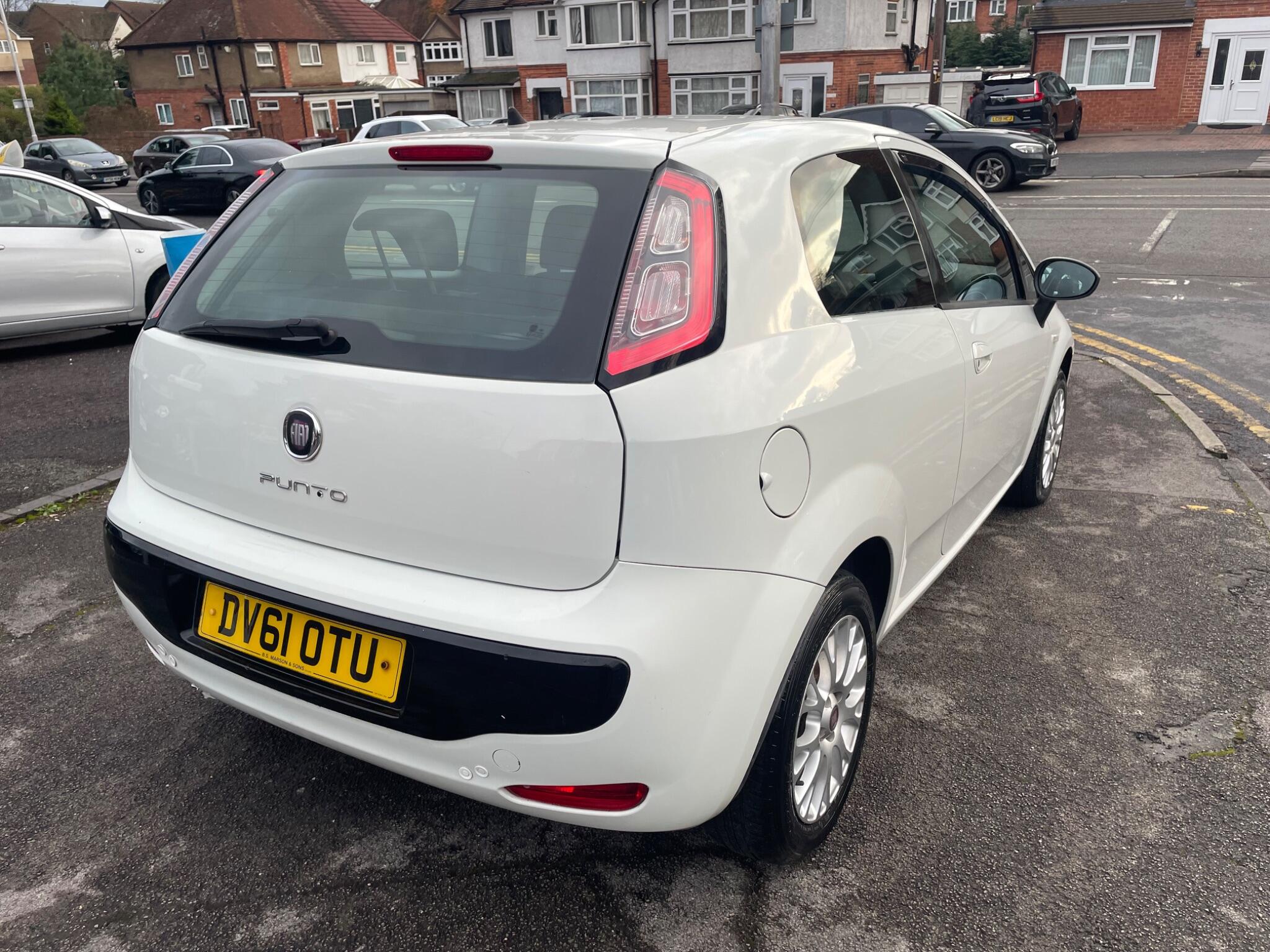 2011 Fiat Punto Evo image 18