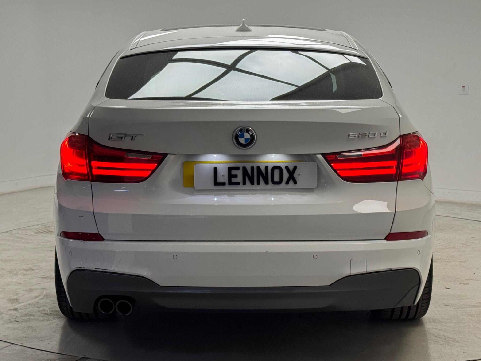 BMW 5 Series view 7