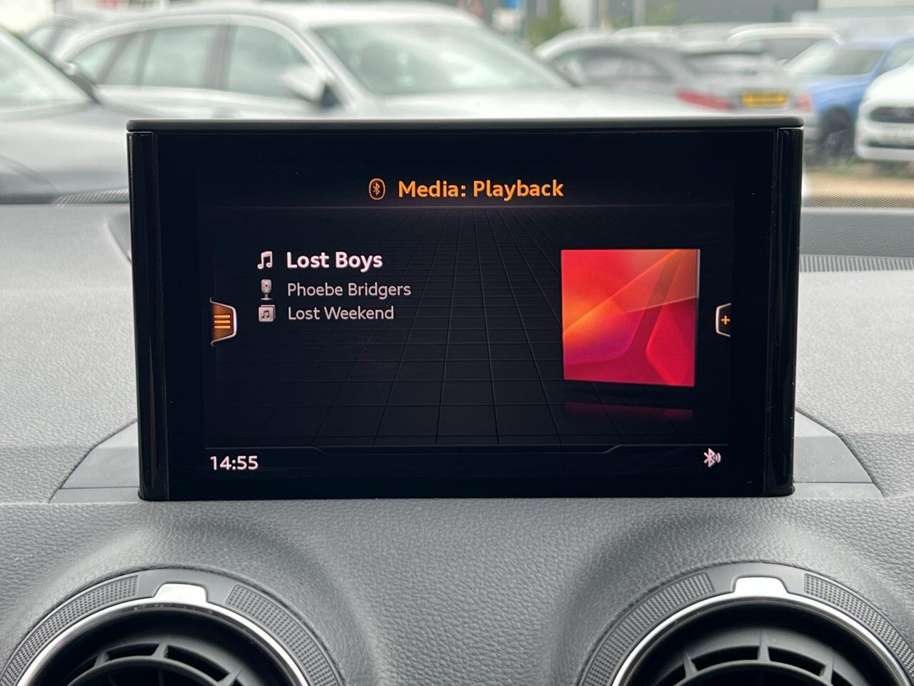 Audi Q2 view 43