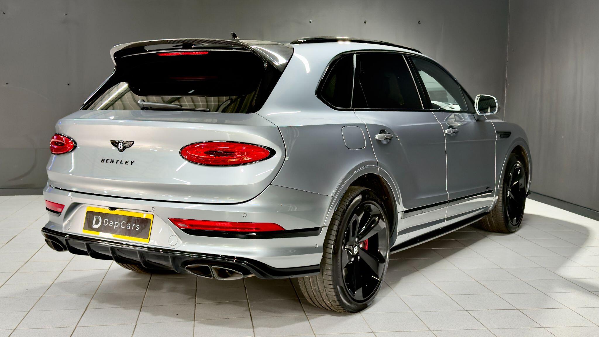 Bentley Bentayga view 25