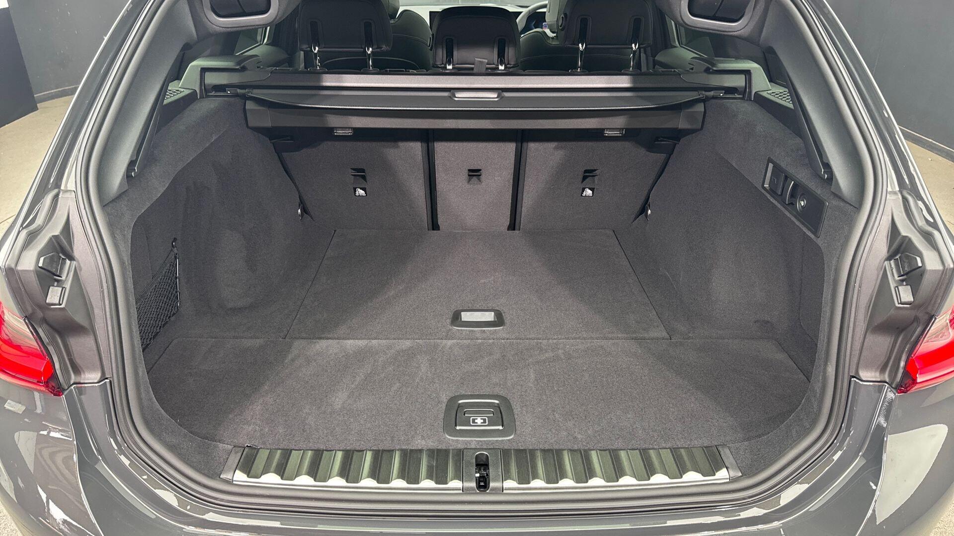 BMW 3 Series view 13