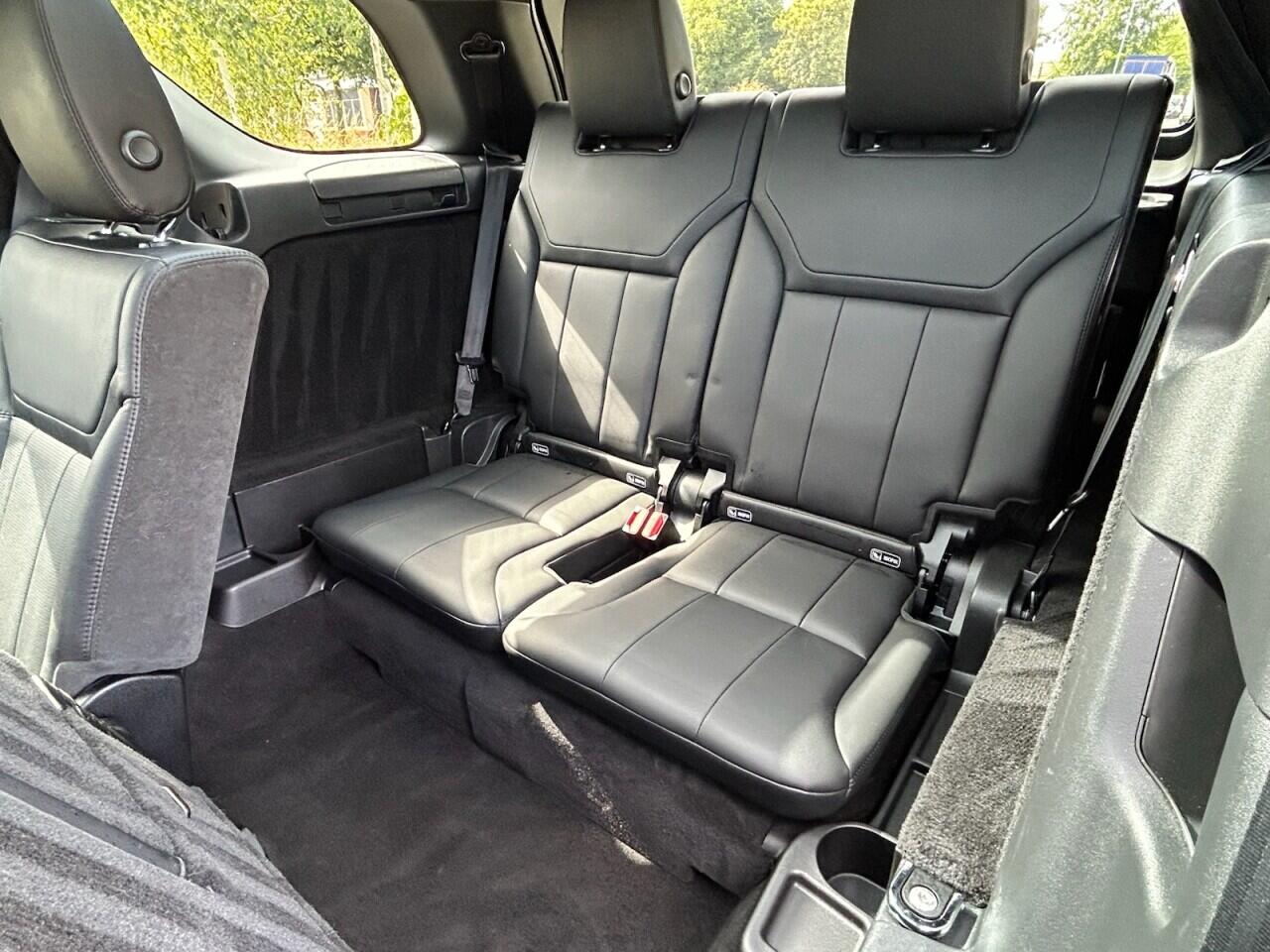 Land Rover Discovery view 30