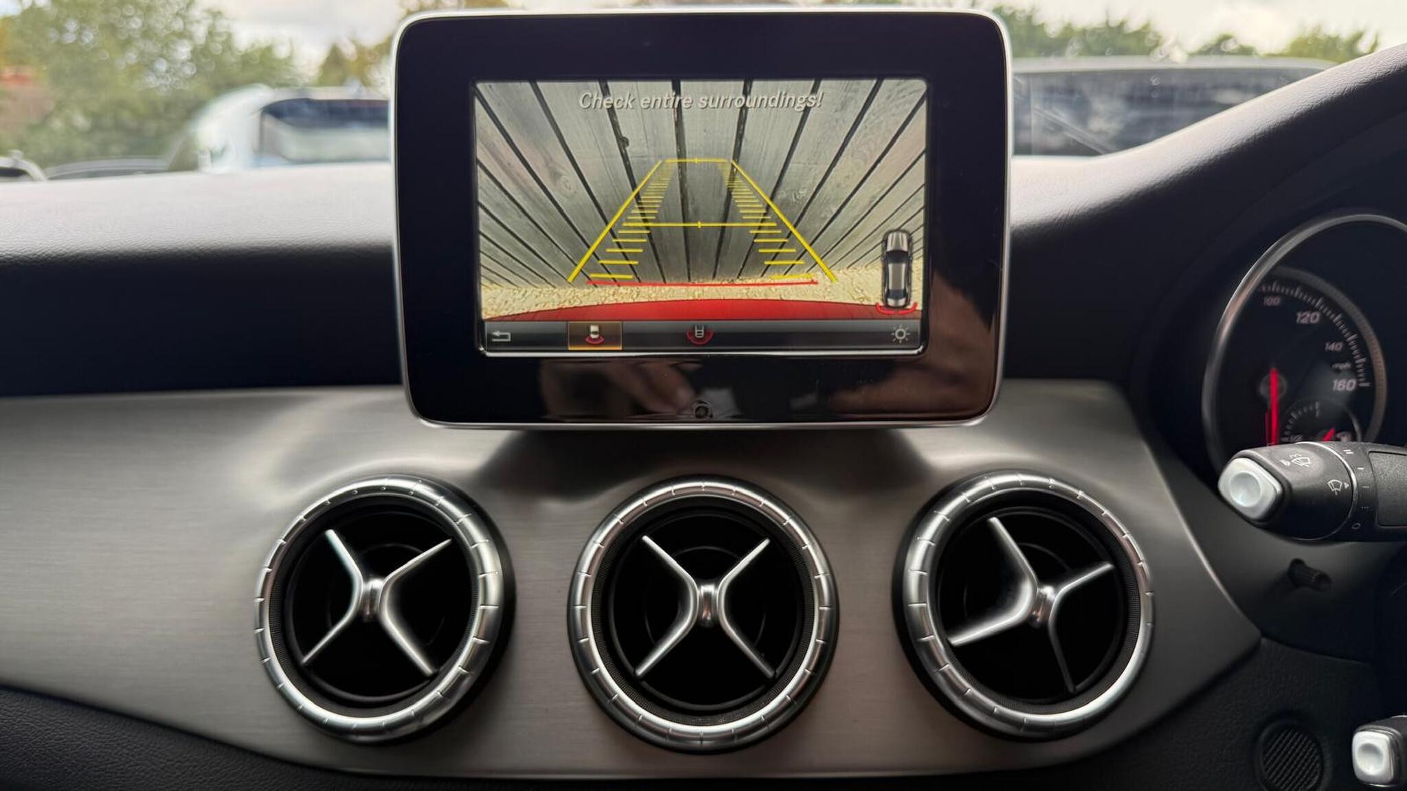 Mercedes-Benz Cla view 17