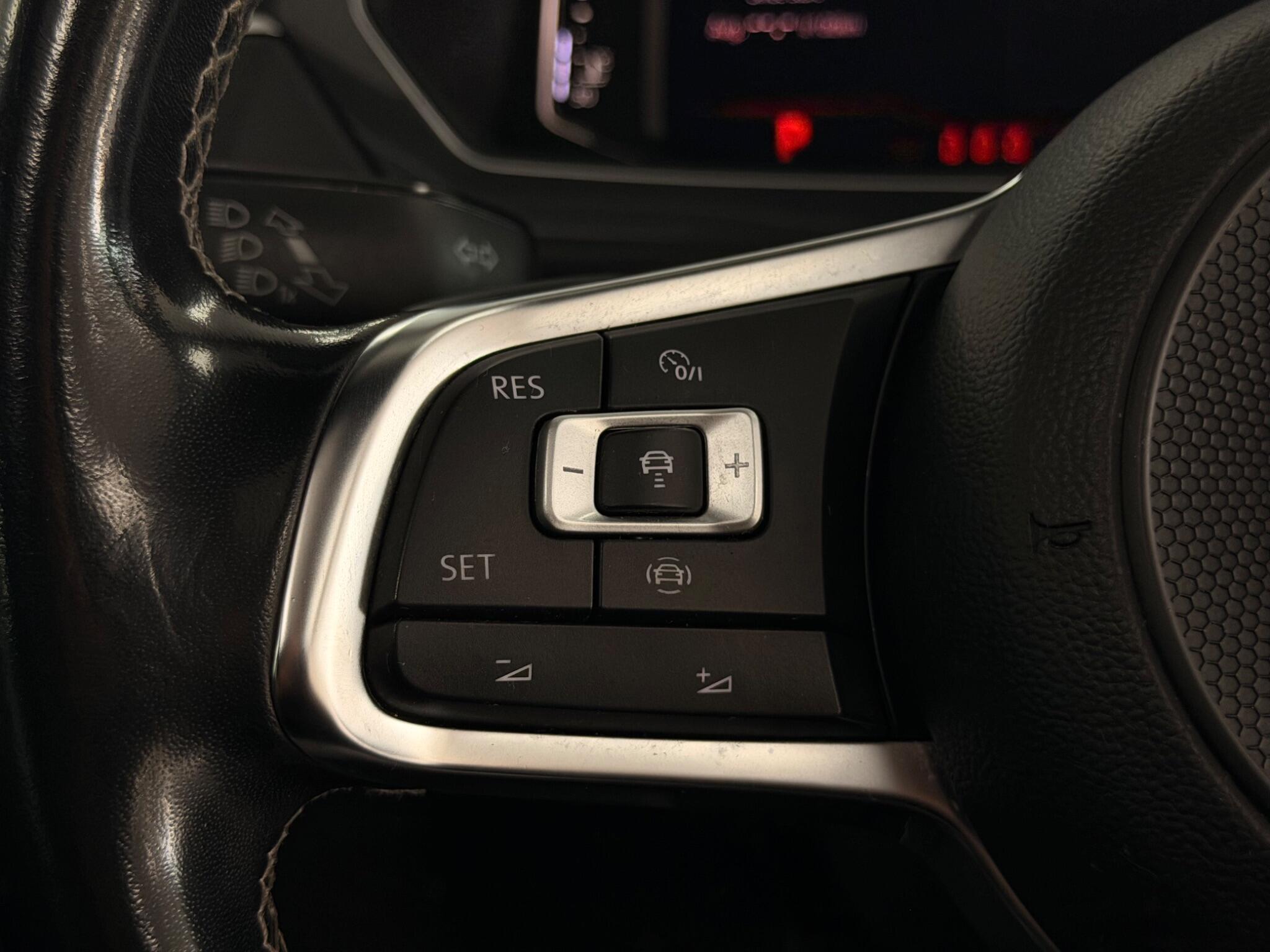 Volkswagen Tiguan view 21