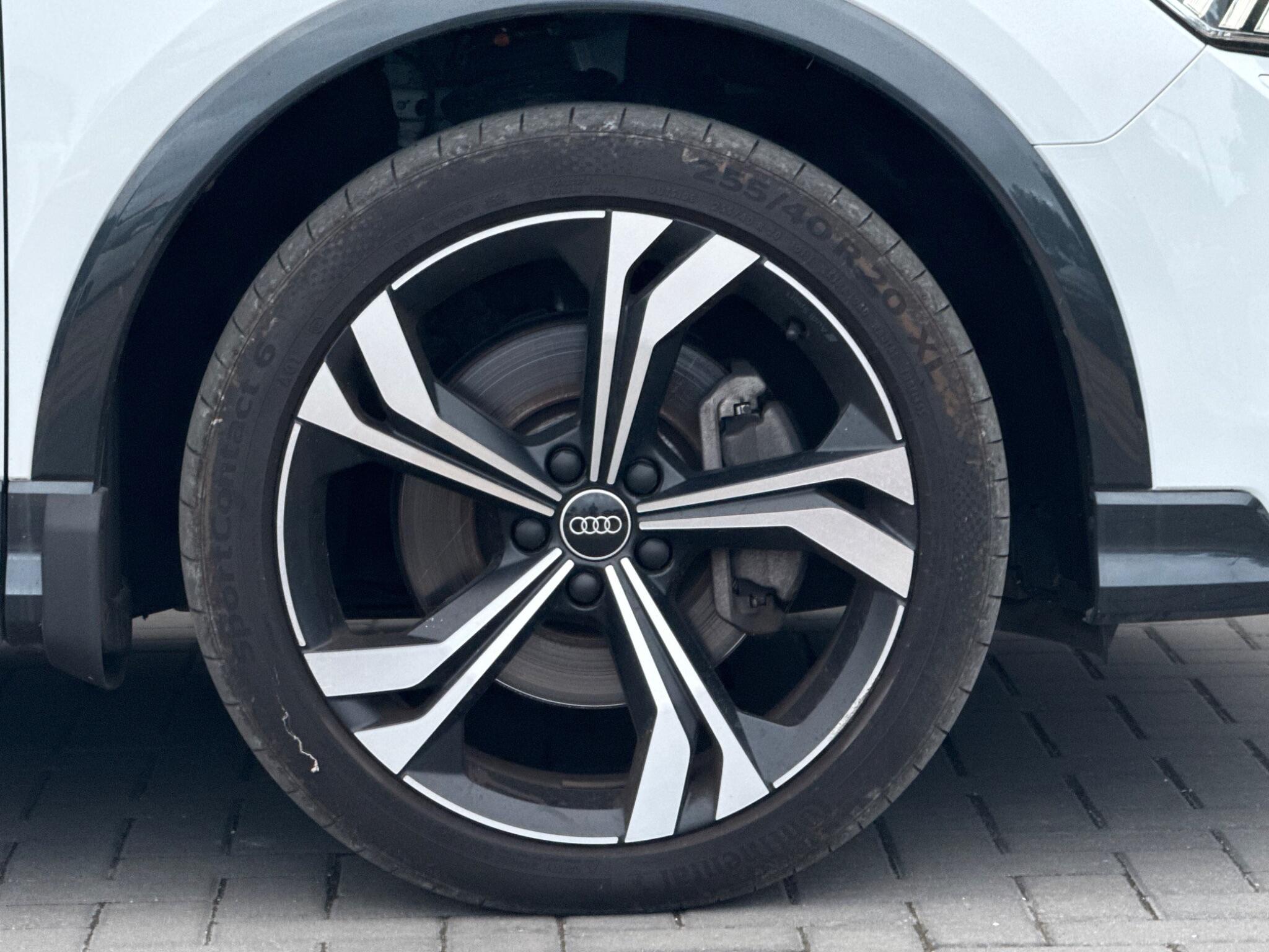 Audi Q3 view 13