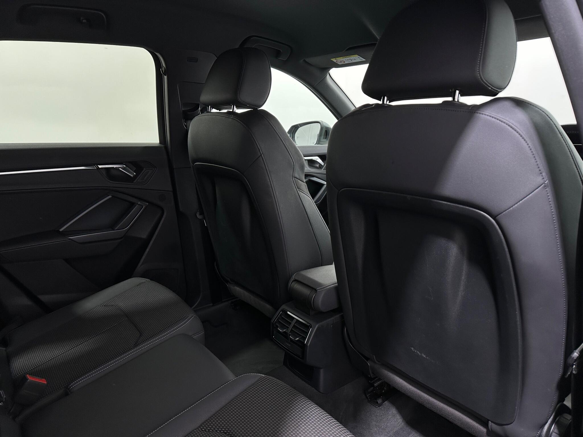Audi Q3 view 40