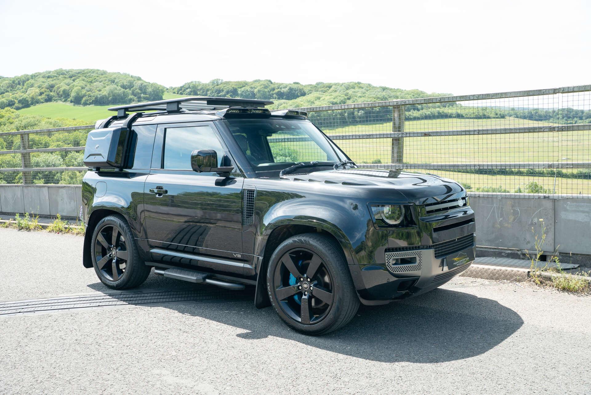 Land Rover Defender 90 view 24