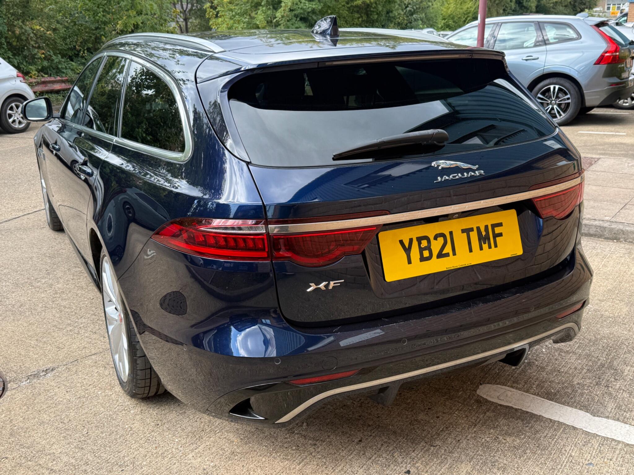 Jaguar XF view 8
