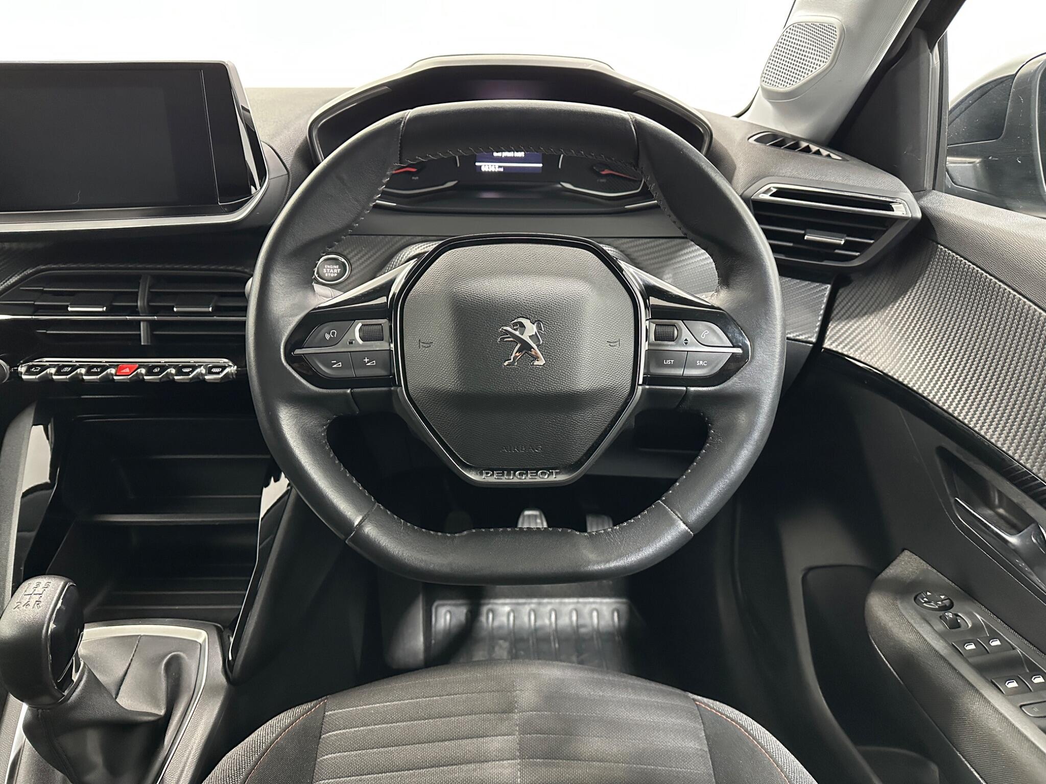 Peugeot 208 view 13