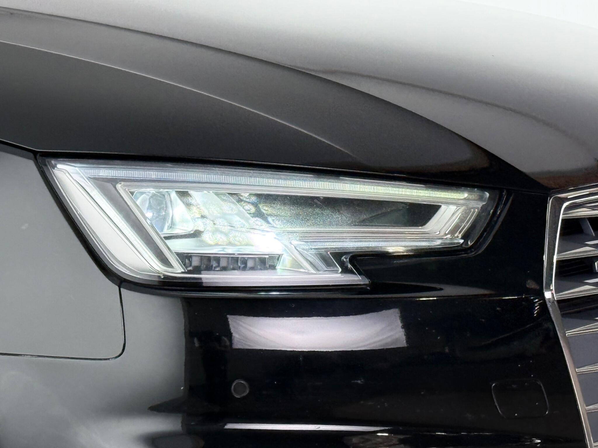Audi A4 view 4