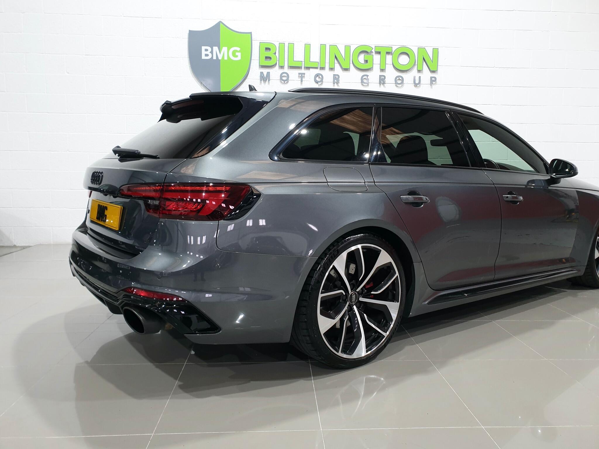 Audi RS4 view 16