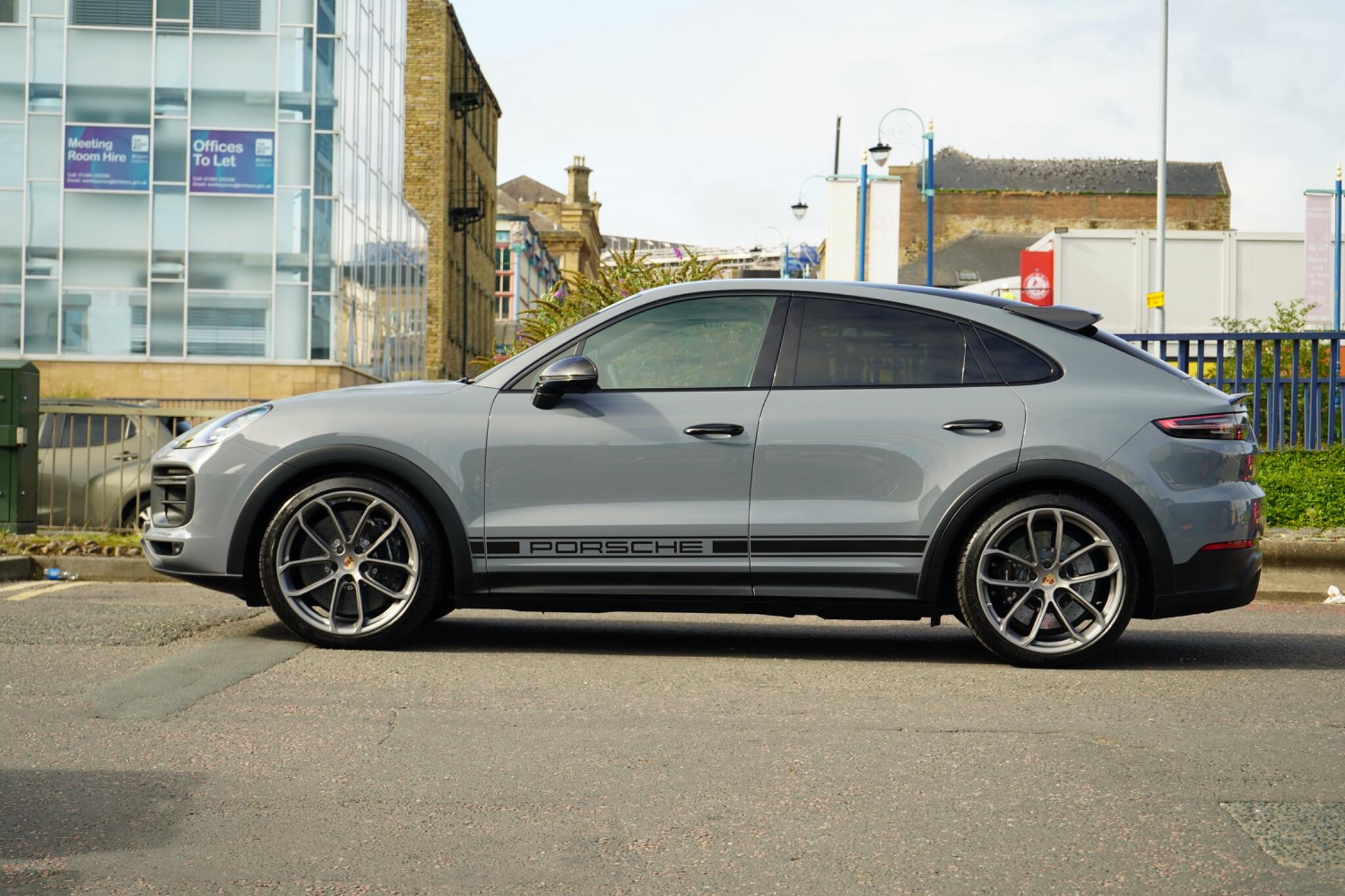 Porsche Cayenne view 11
