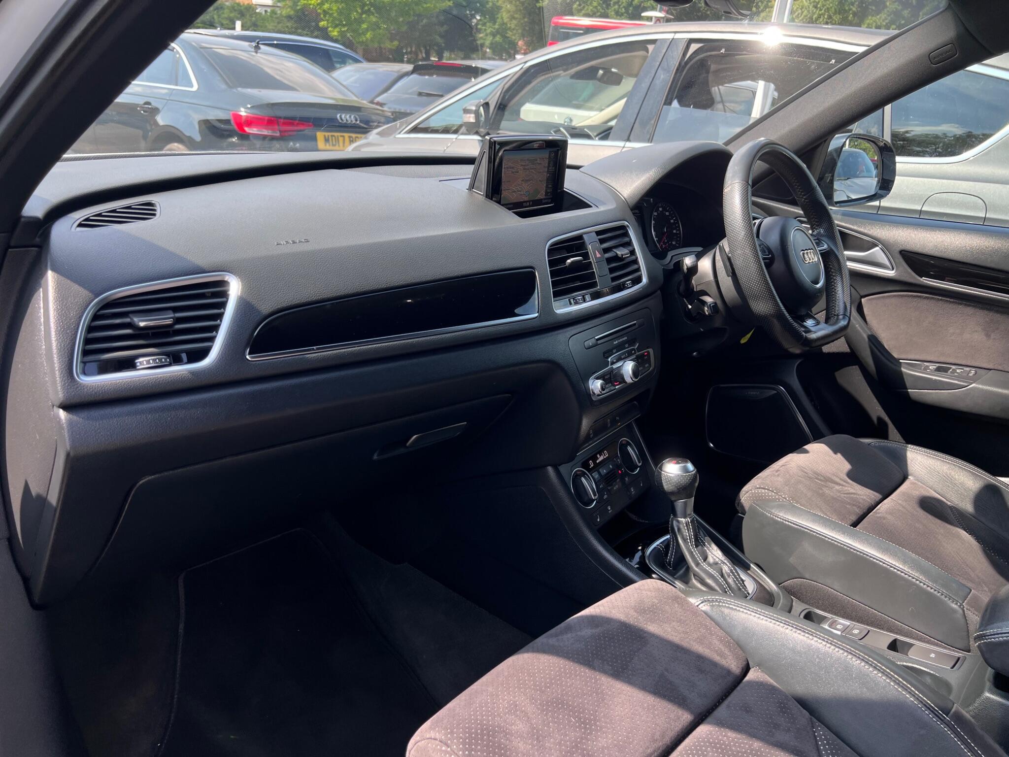 Audi Q3 view 37